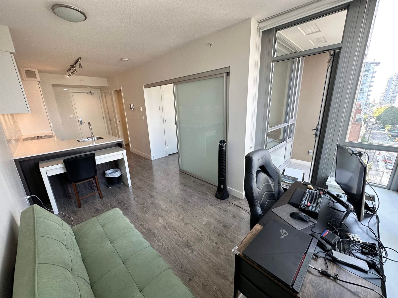 Listing Image 11
