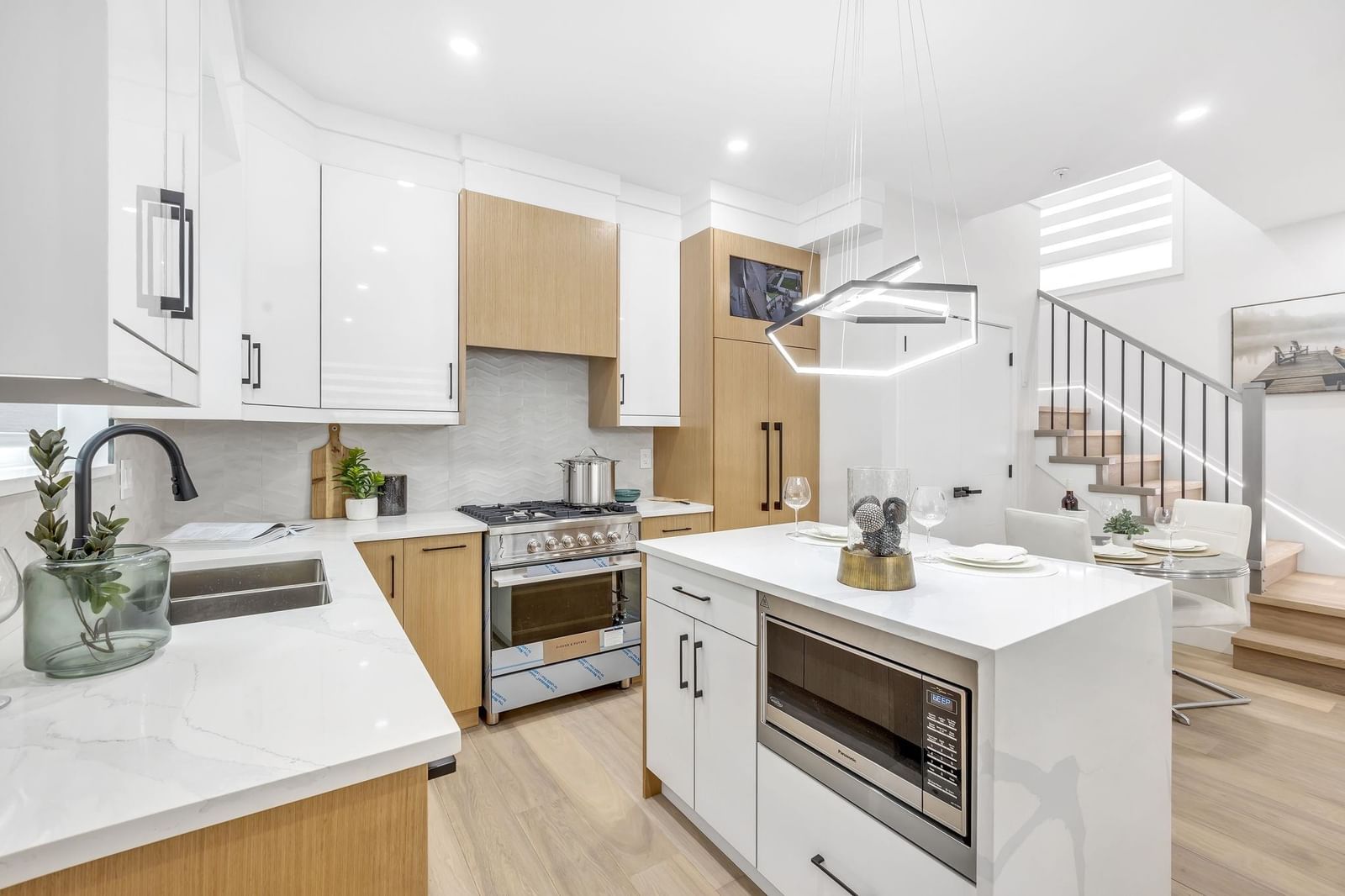 Listing Image 11