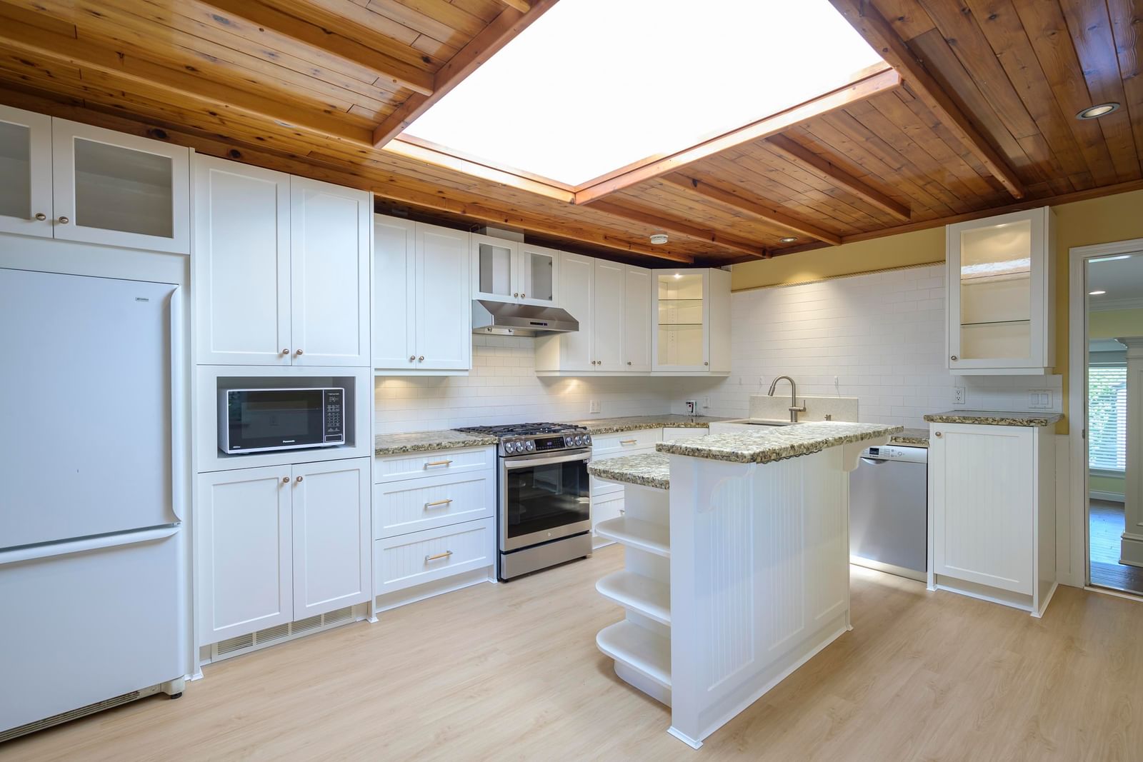Listing Image 10