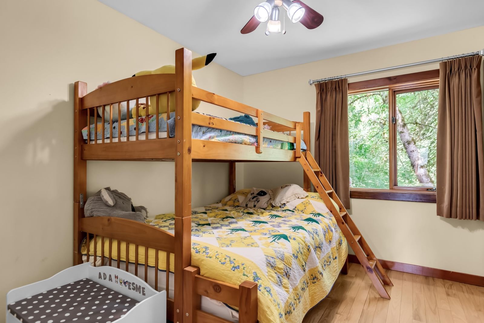Listing Image 10
