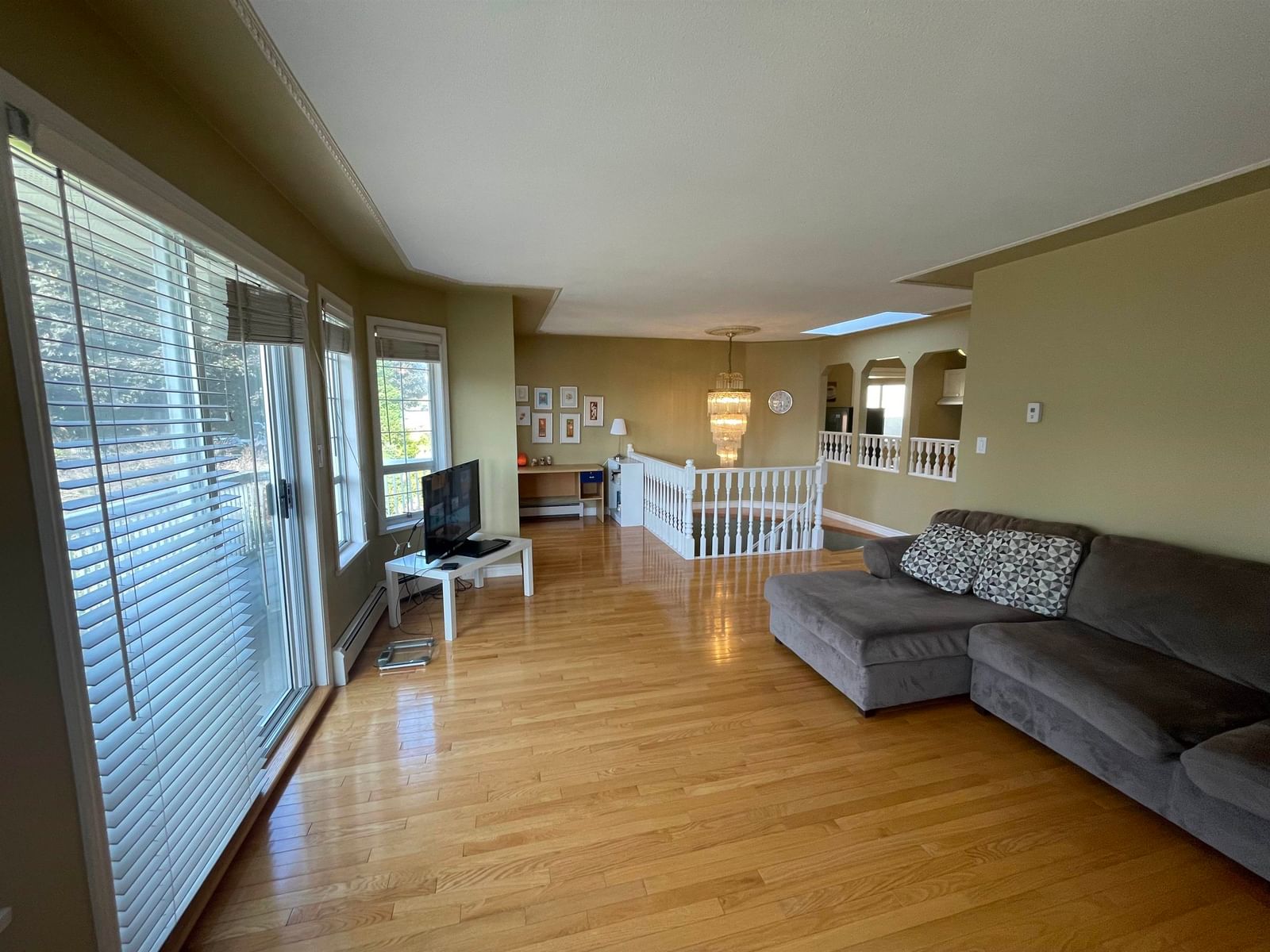 Listing Image 8
