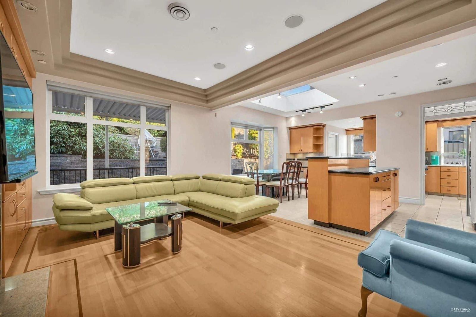 Listing Image 10