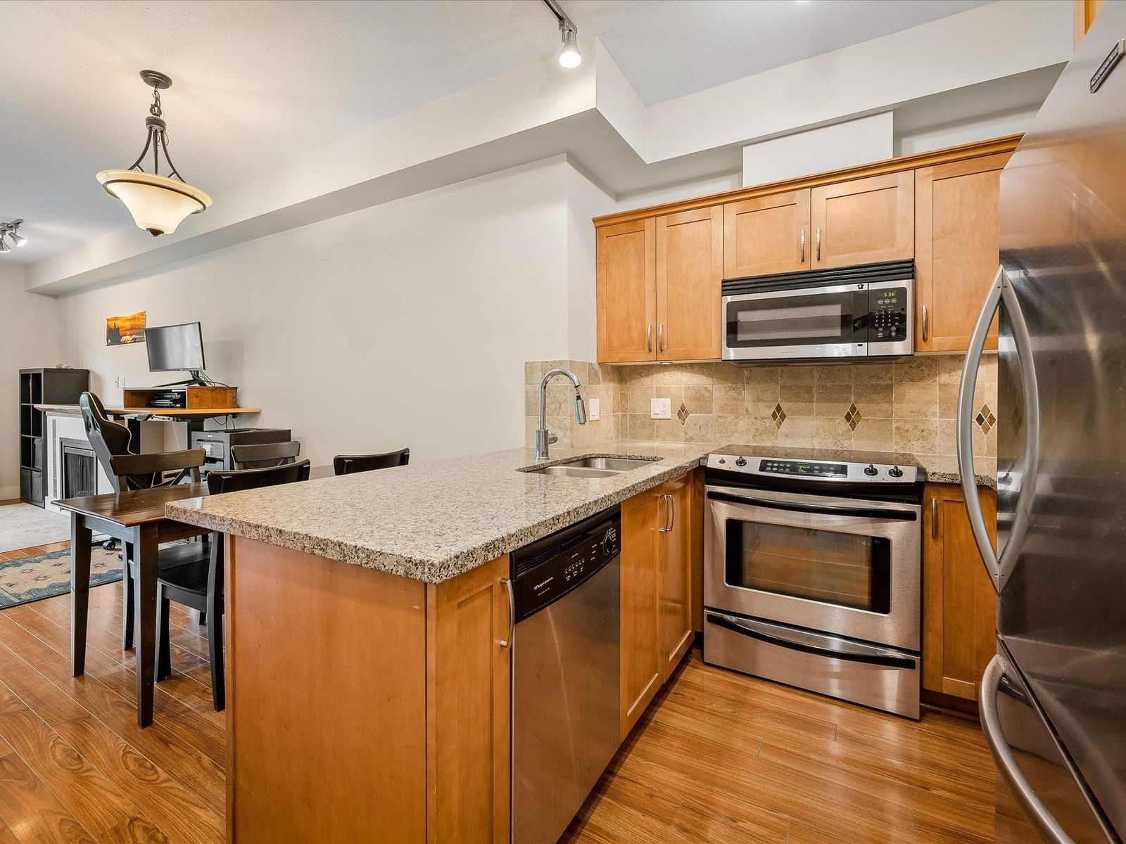 Listing Image 10