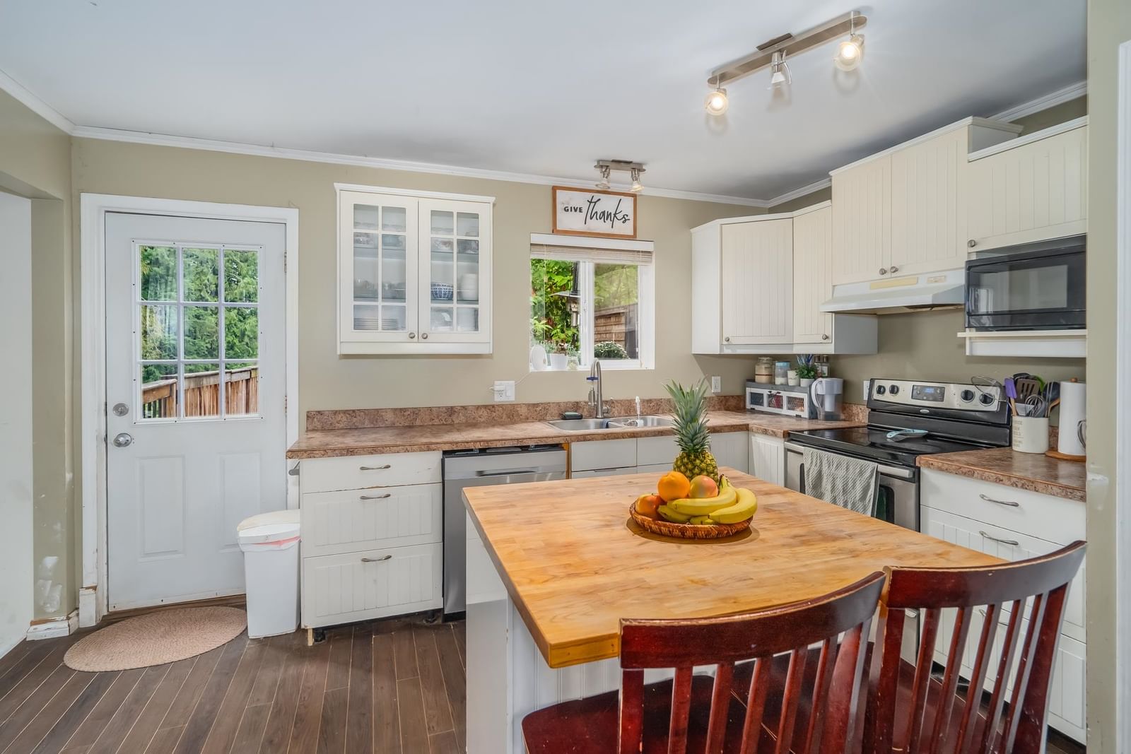 Listing Image 12