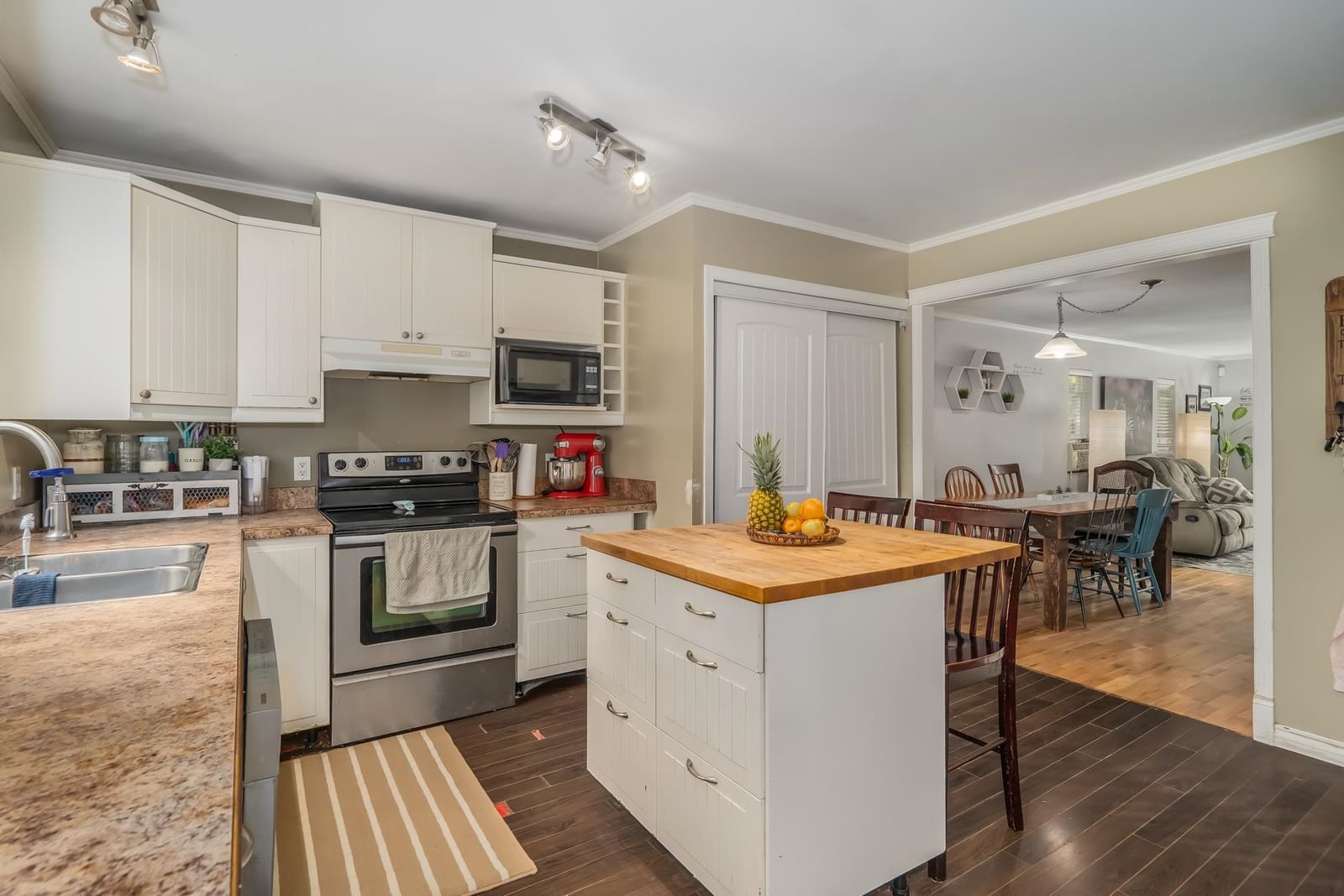 Listing Image 15
