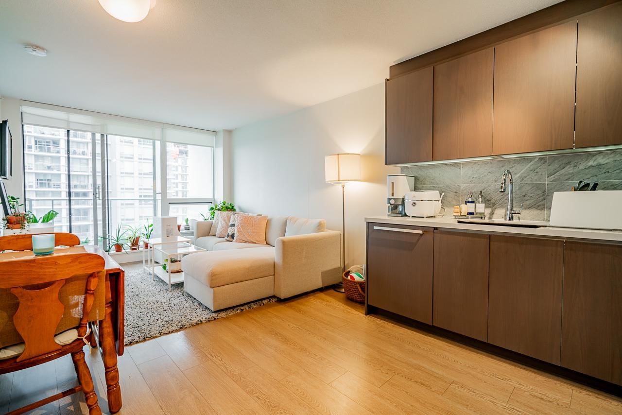 Listing Image 11