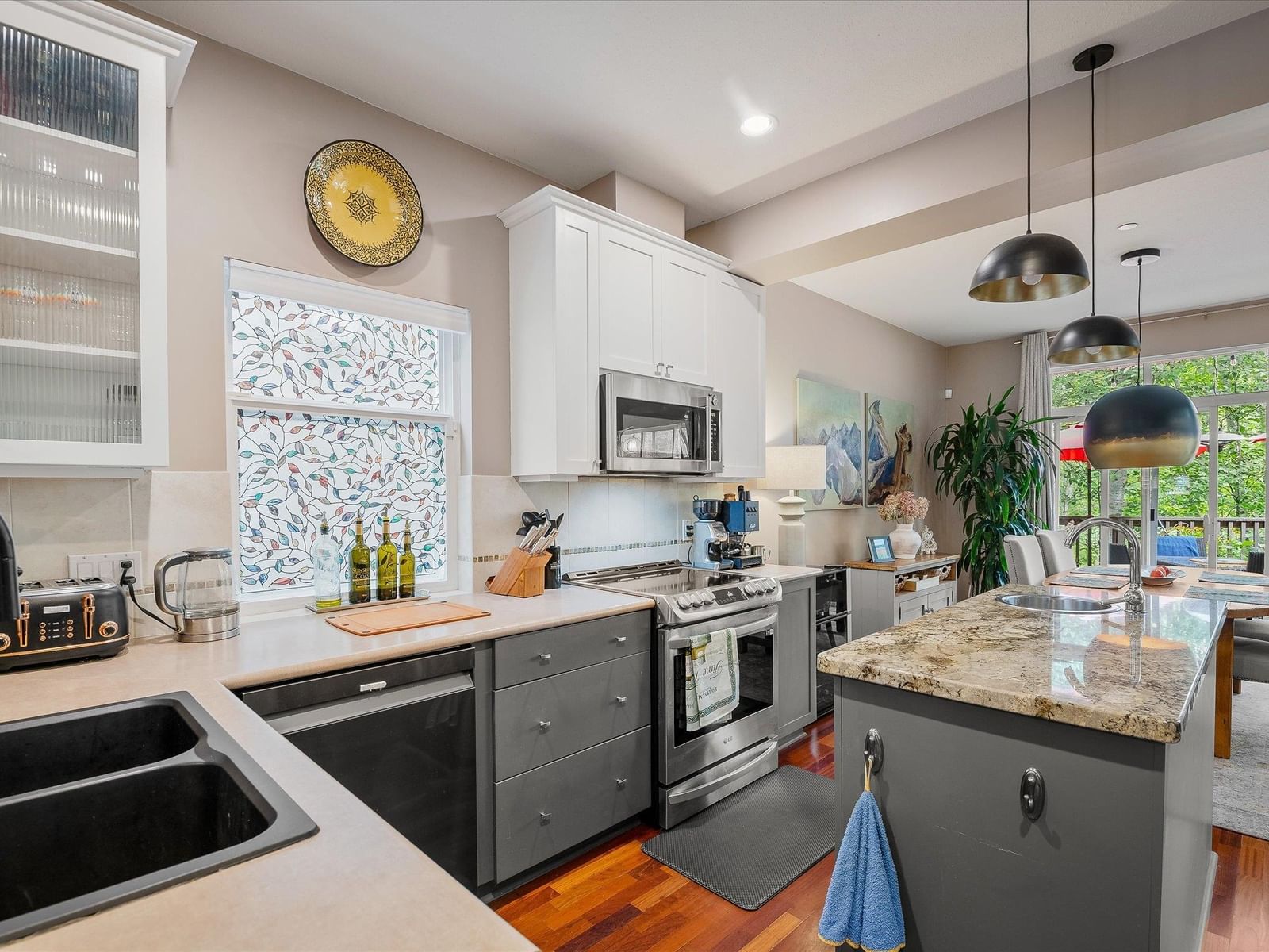 Listing Image 10