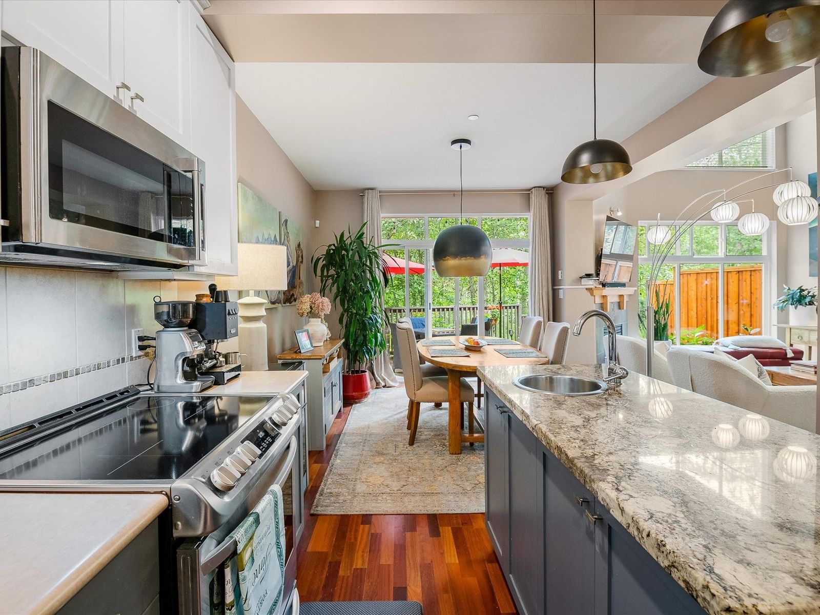 Listing Image 11