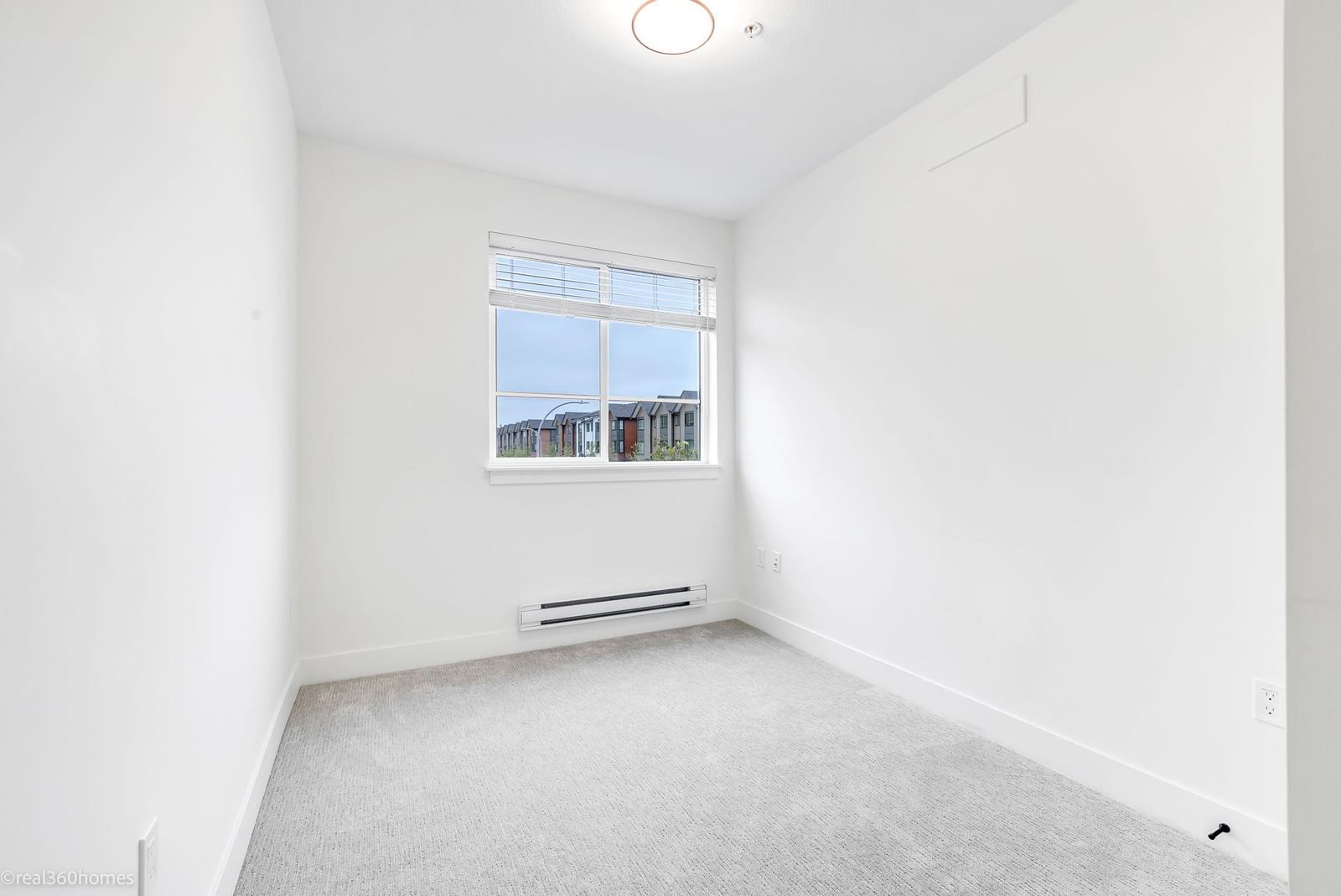 Listing Image 24