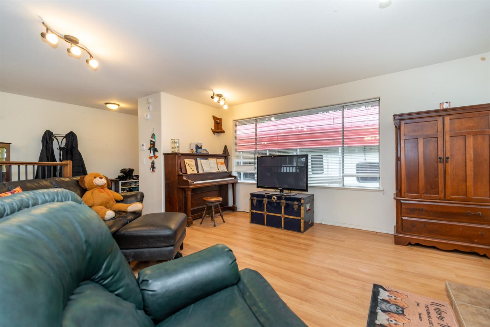 Listing Image 9