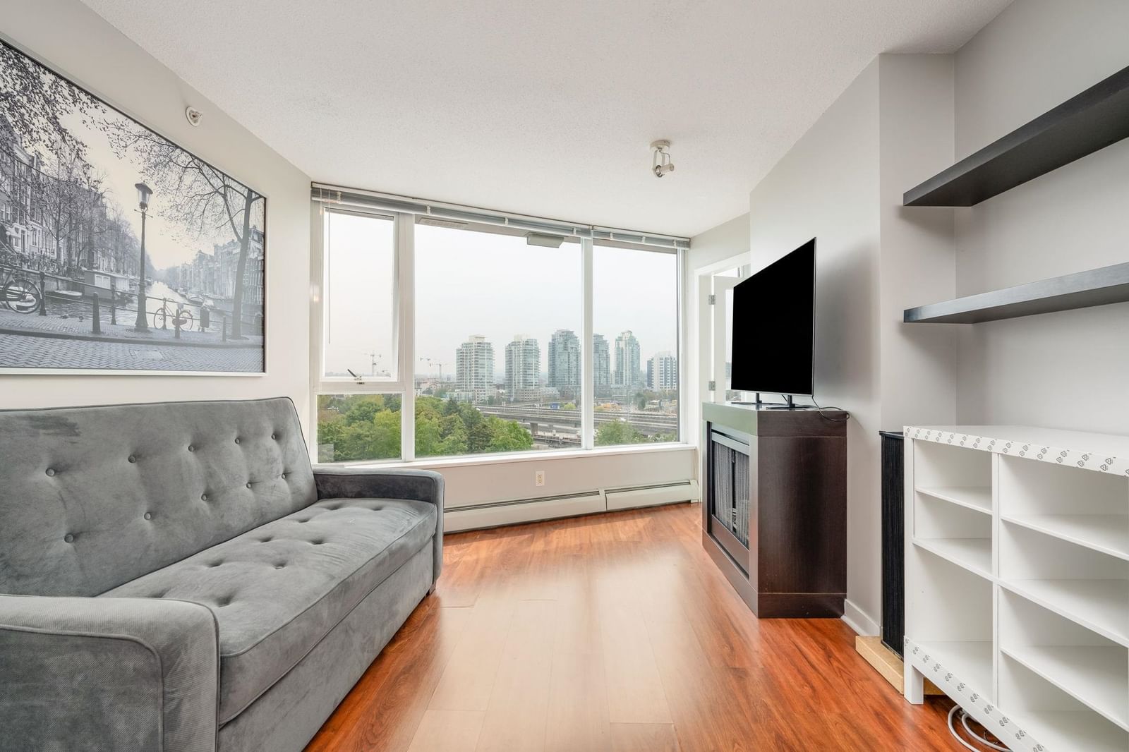 Listing Image 11