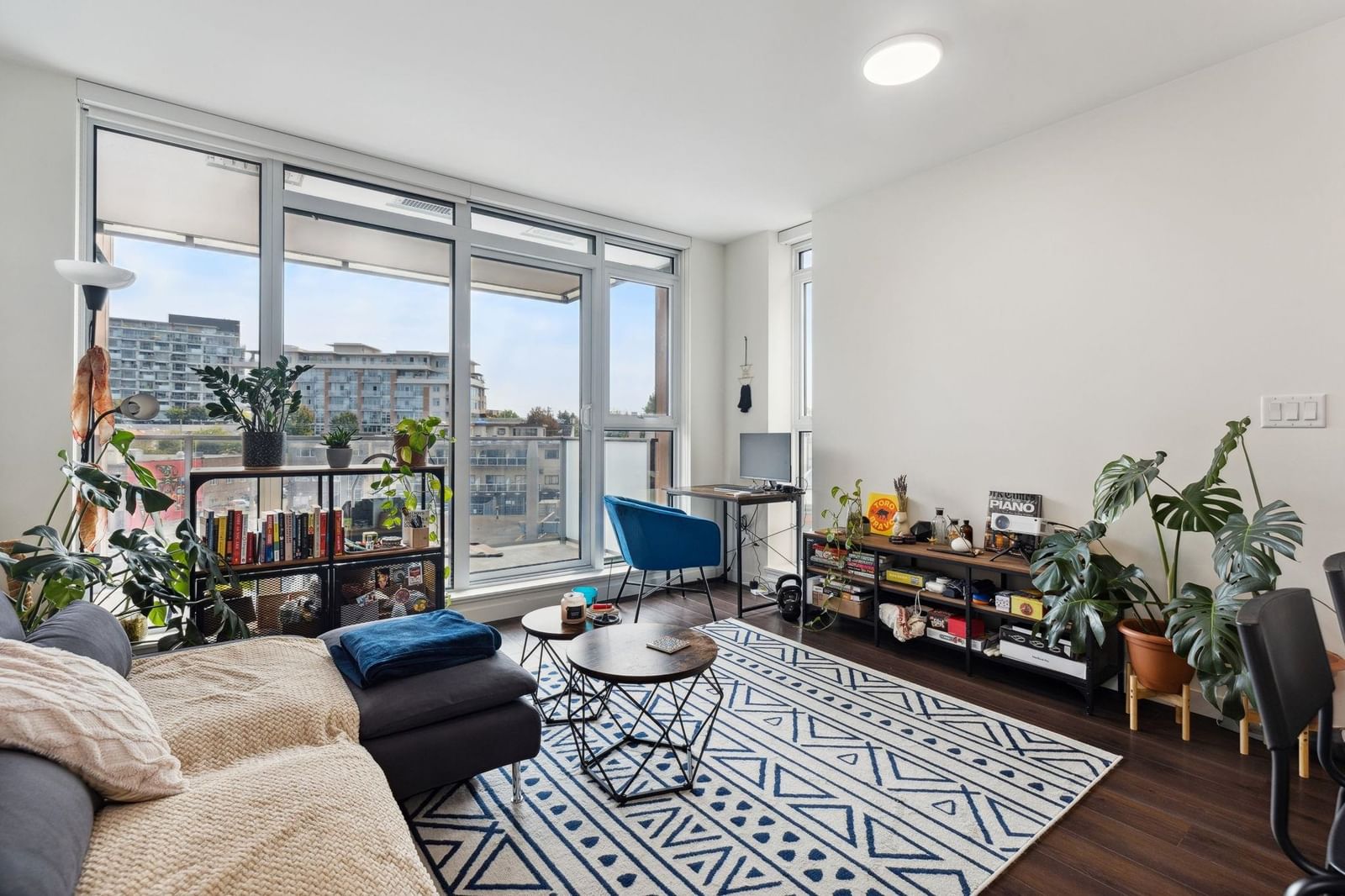 Listing Image 10