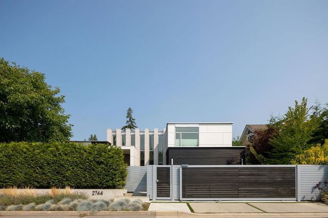2744 Crescentview Drive