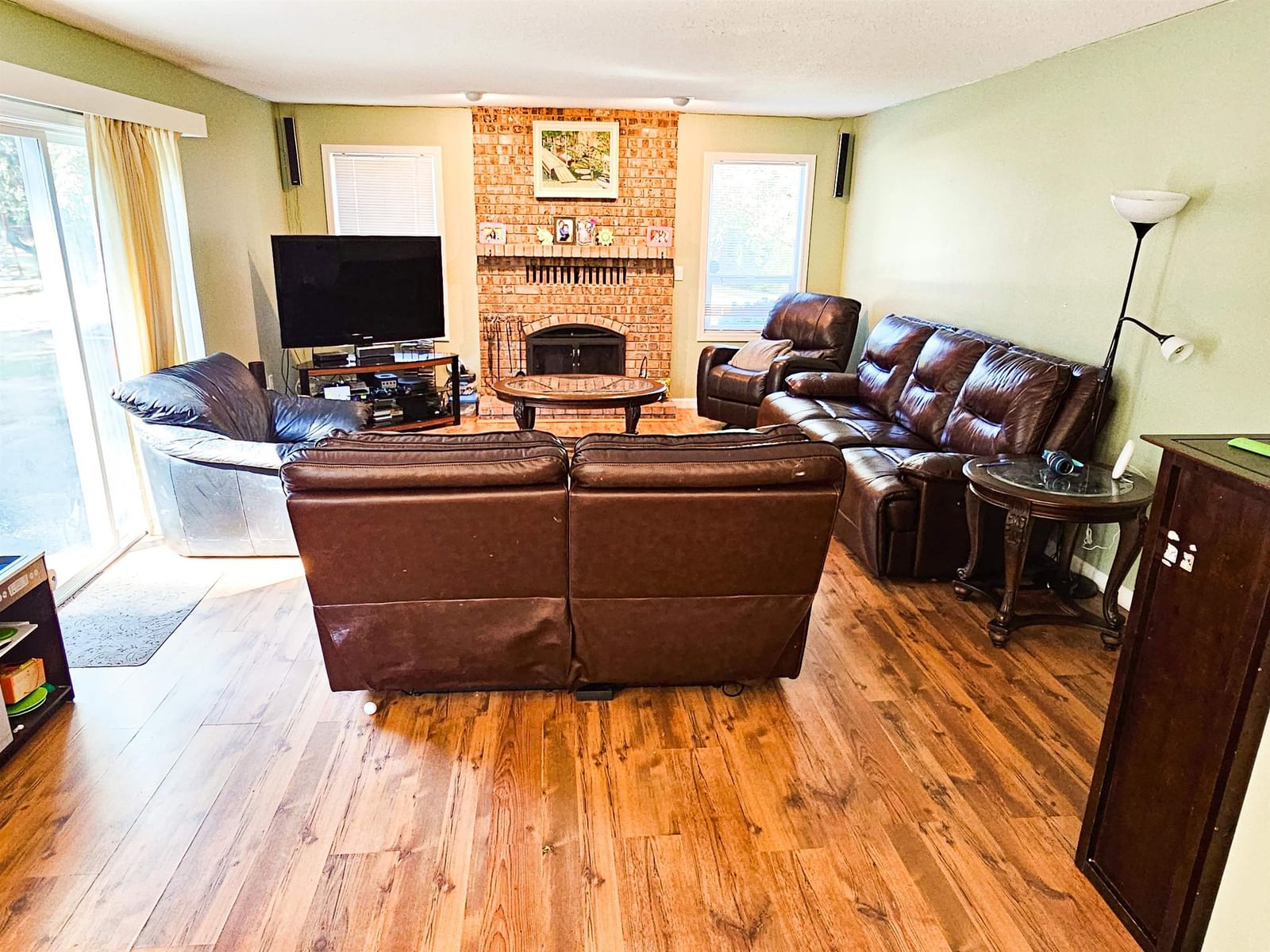 Listing Image 8
