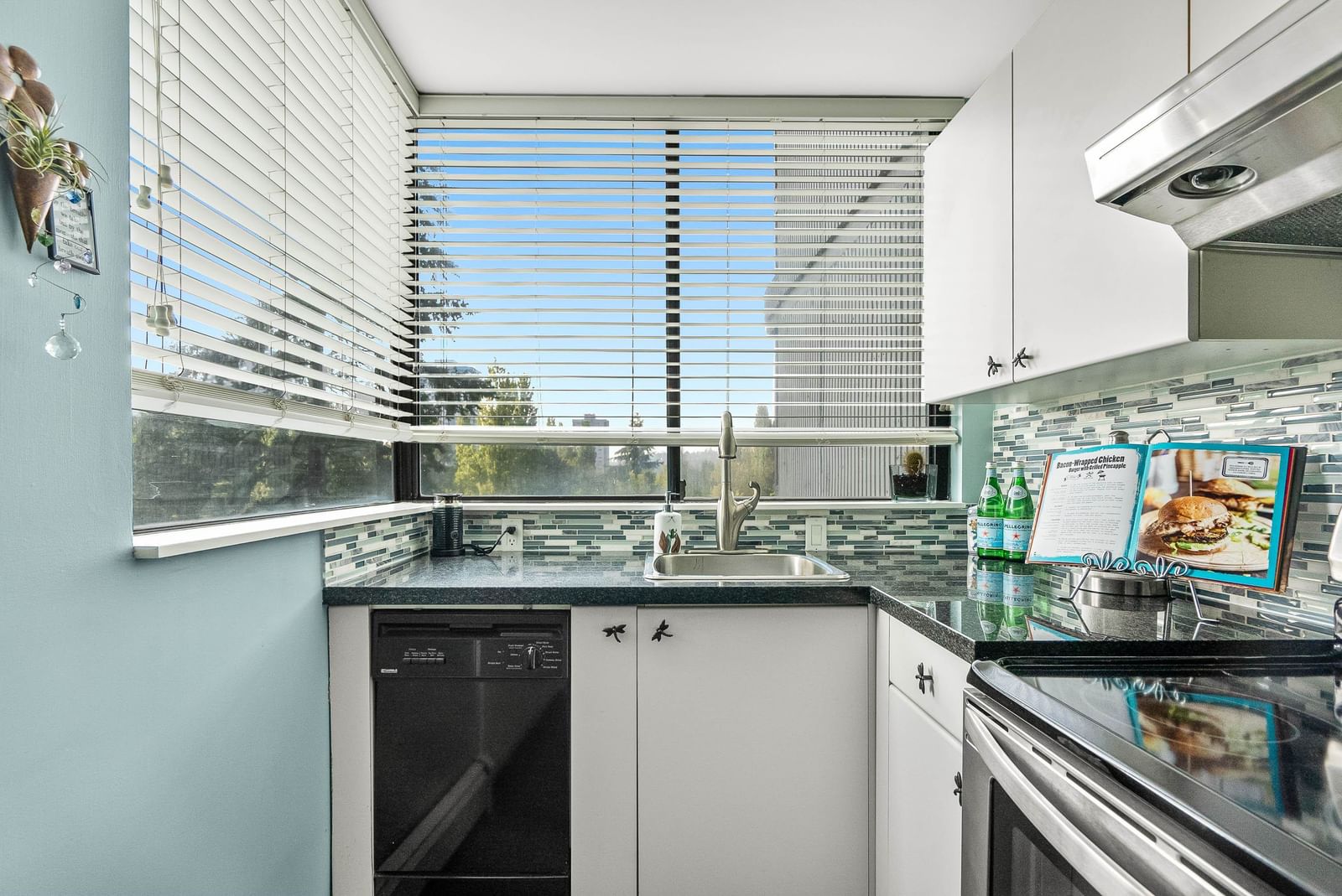 Listing Image 12