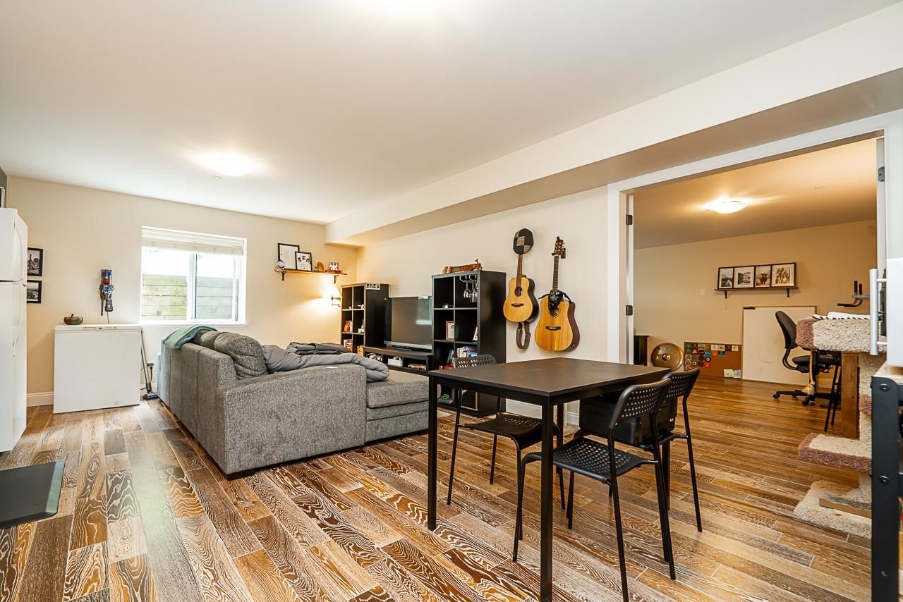 Listing Image 10