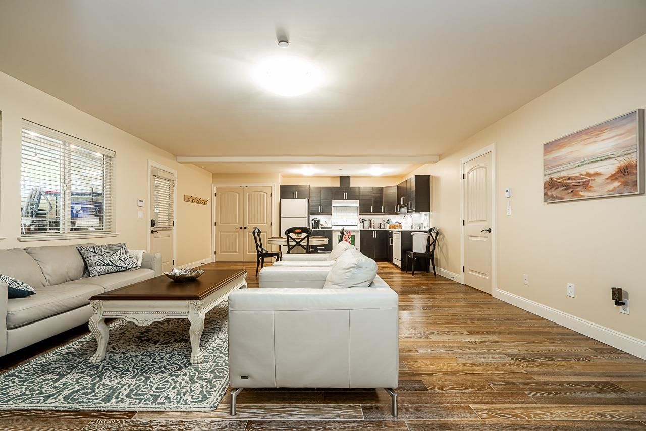 Listing Image 9