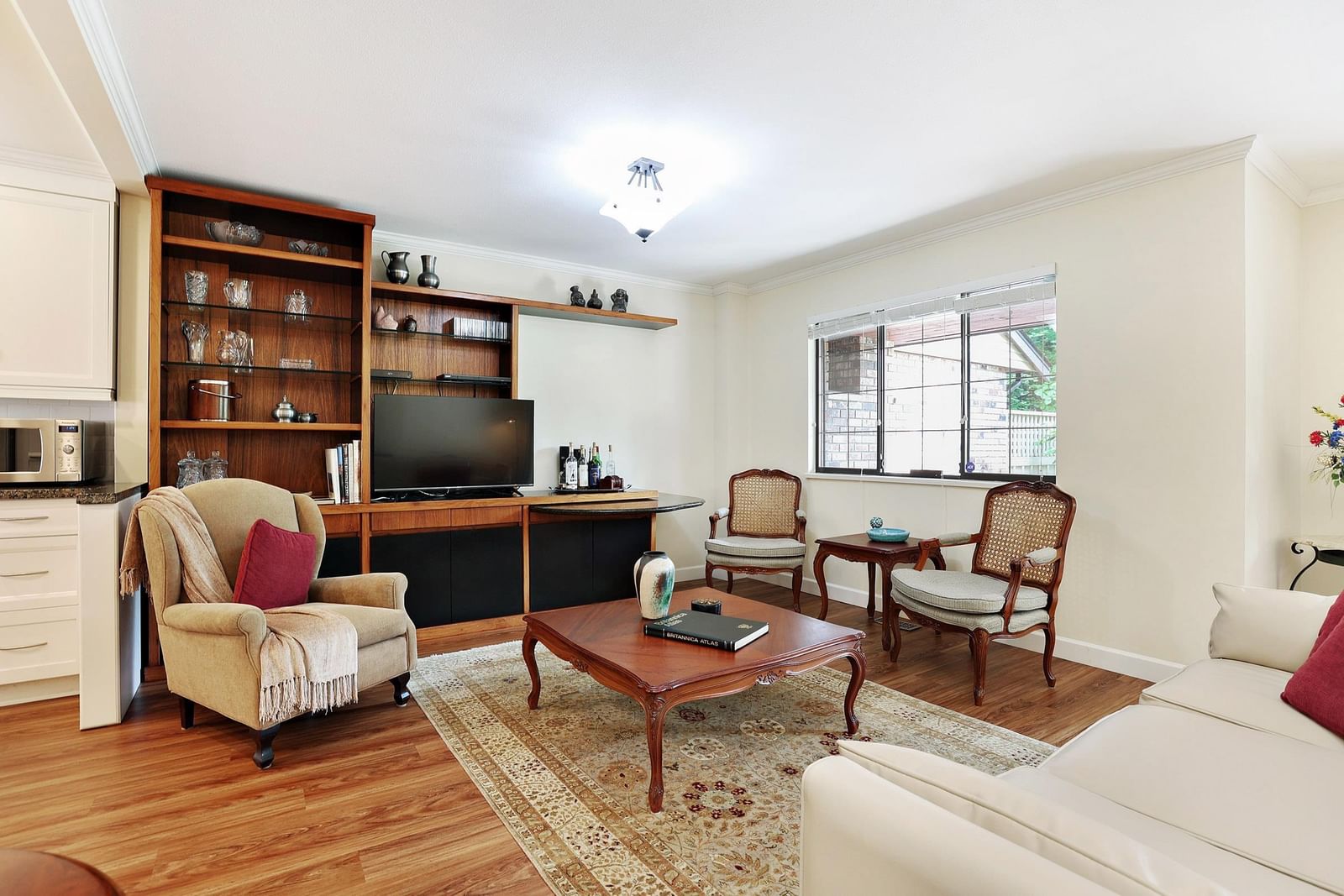 Listing Image 9