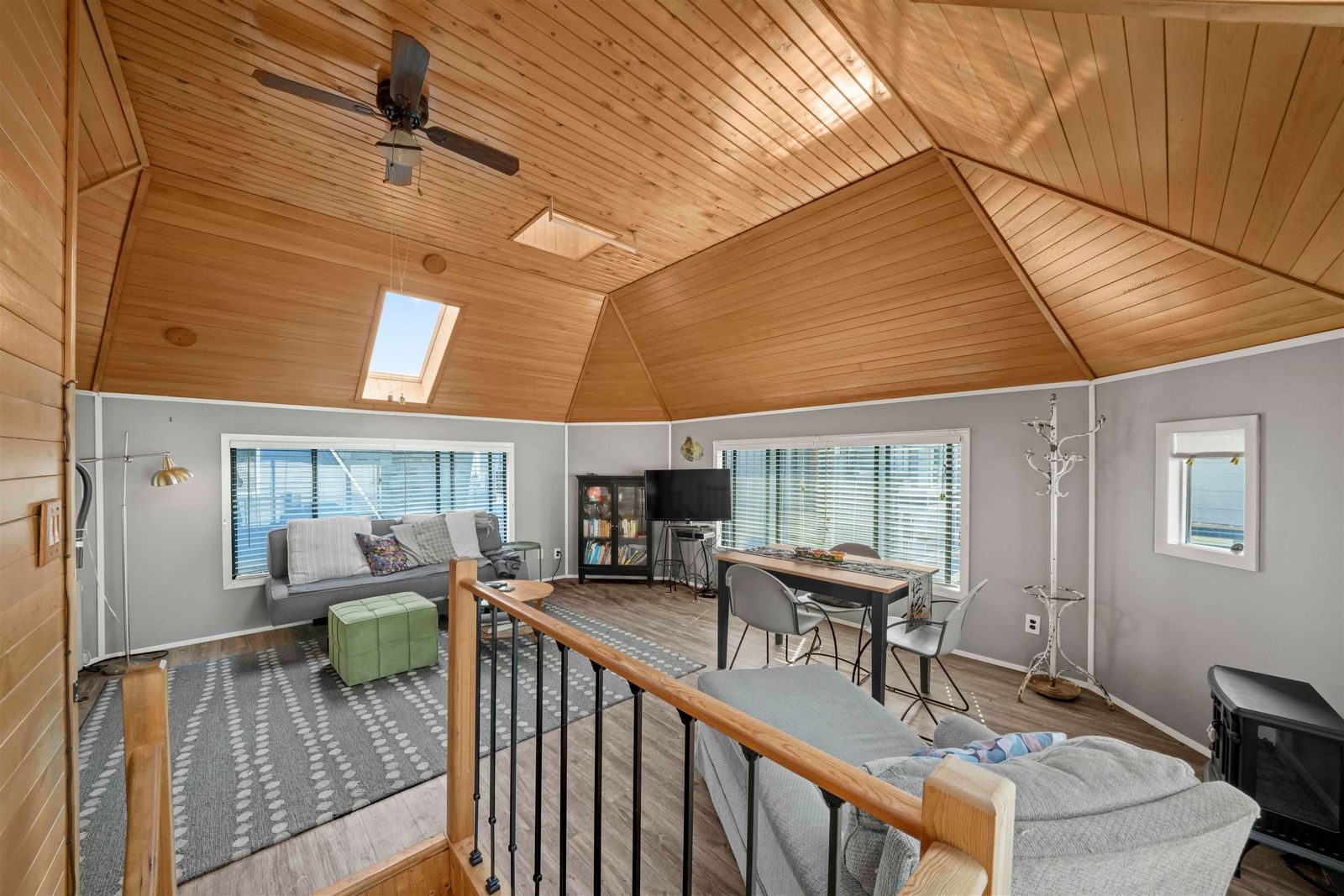 Listing Image 11