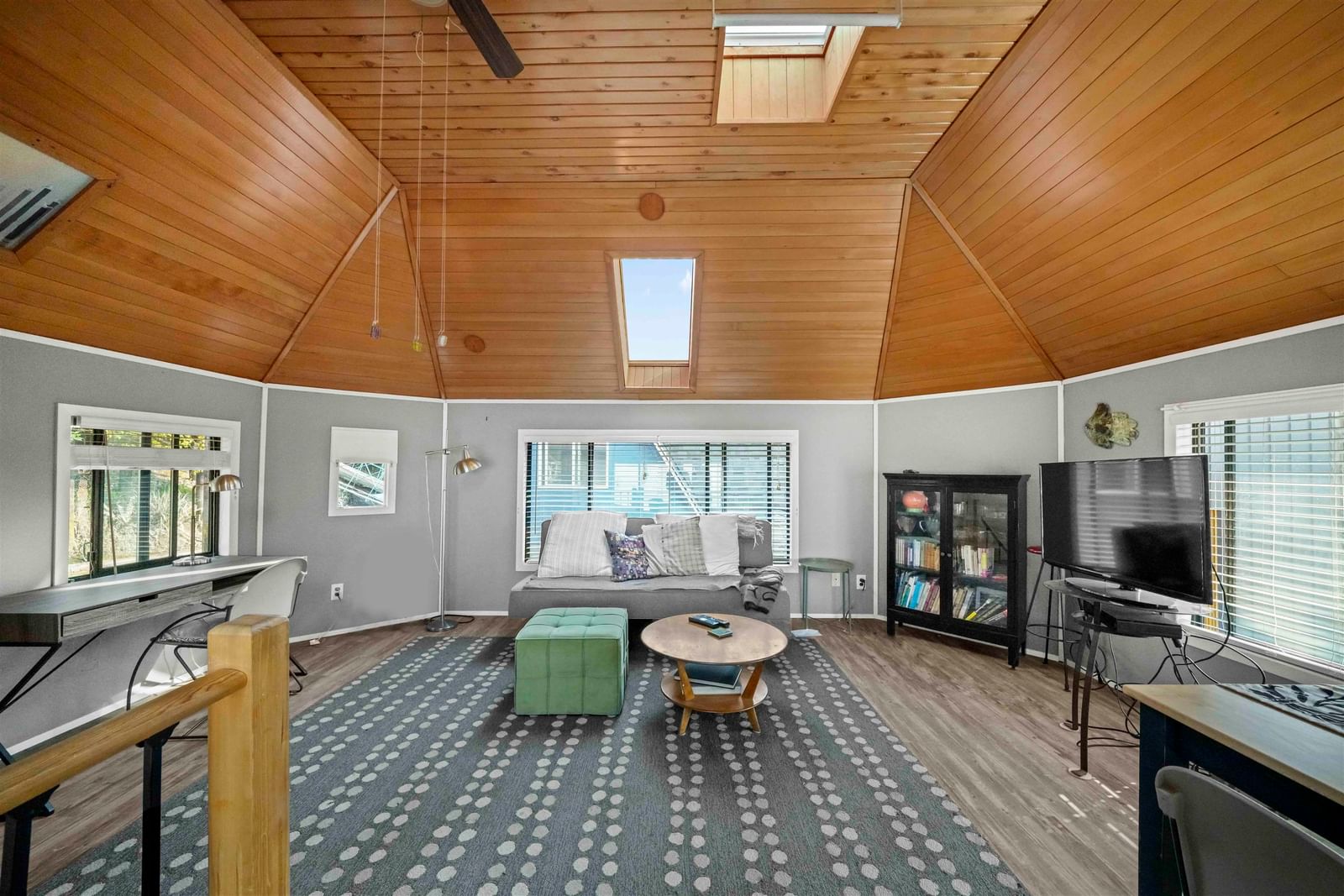 Listing Image 6