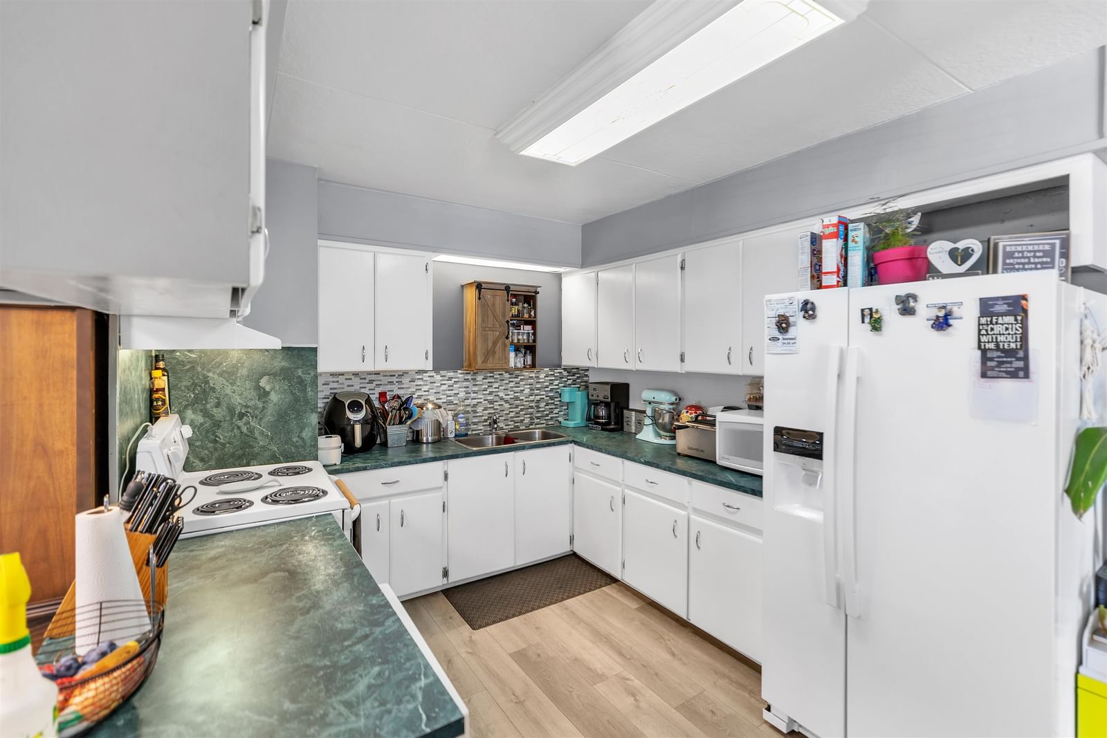 Listing Image 9