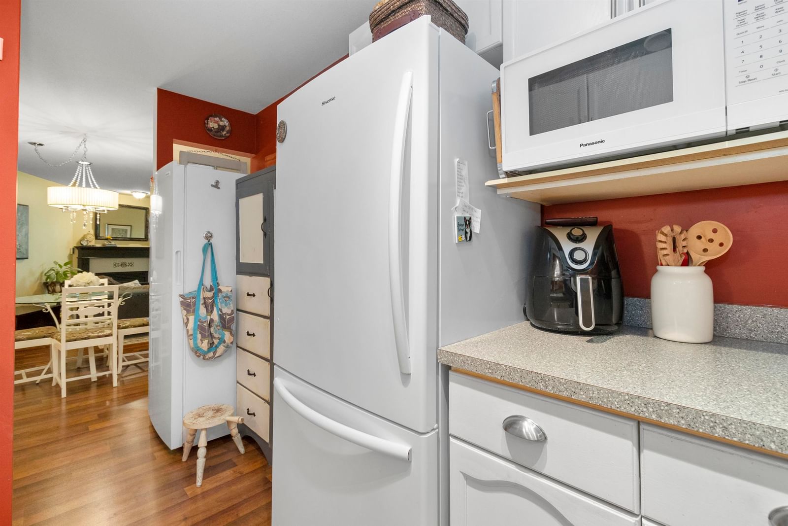 Listing Image 12