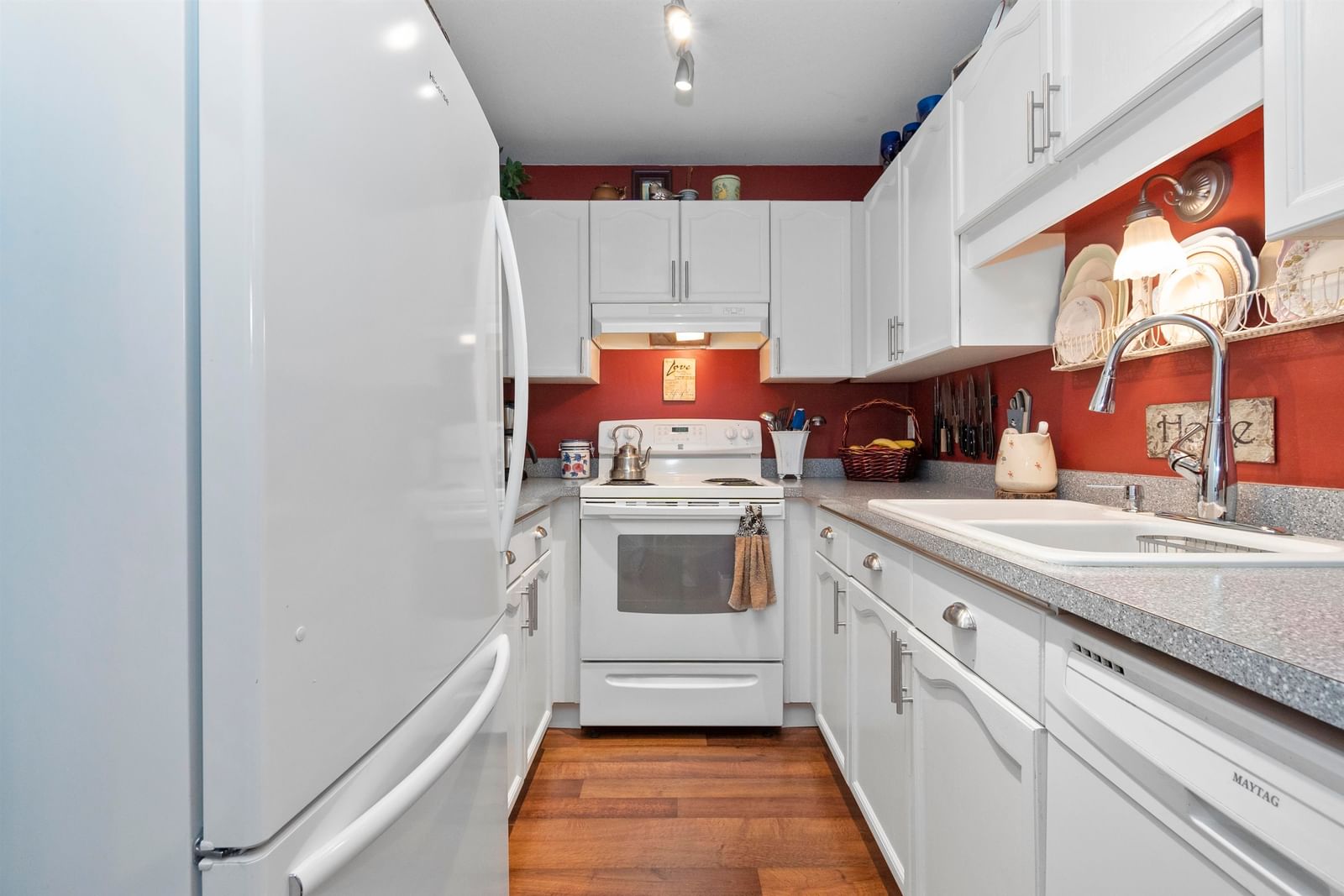 Listing Image 9