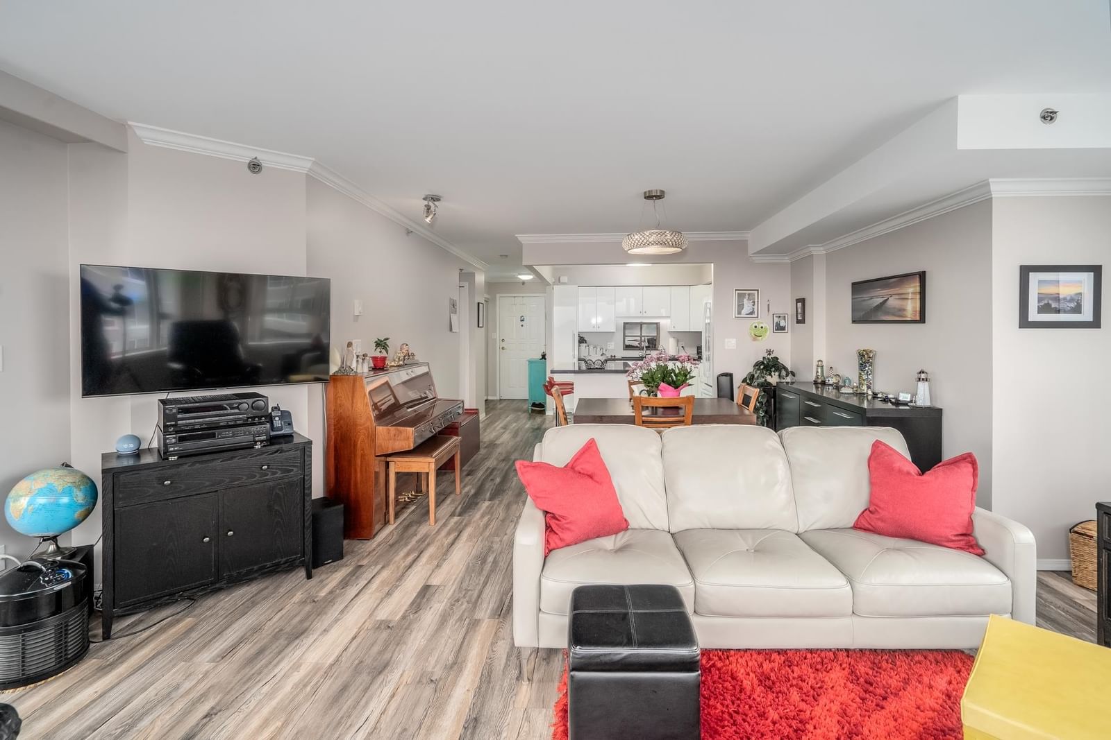 Listing Image 10
