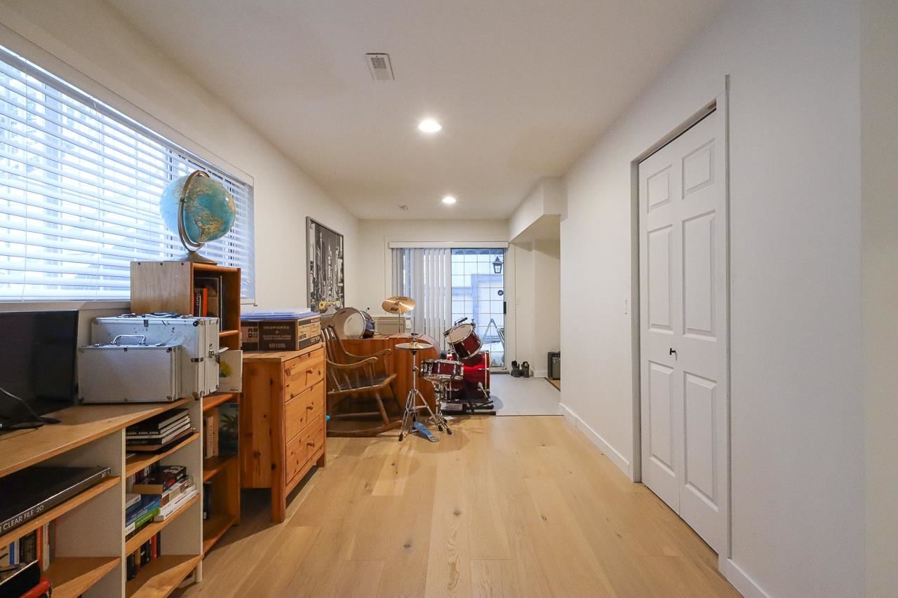 Listing Image 33