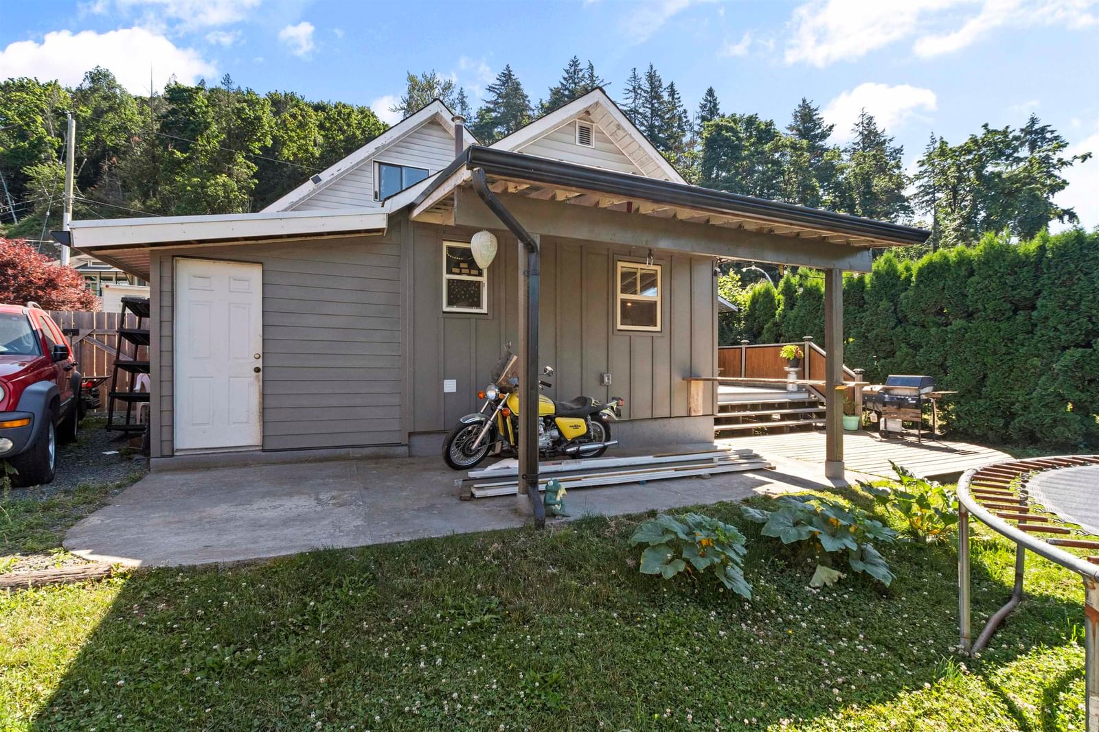 Listing Image 4