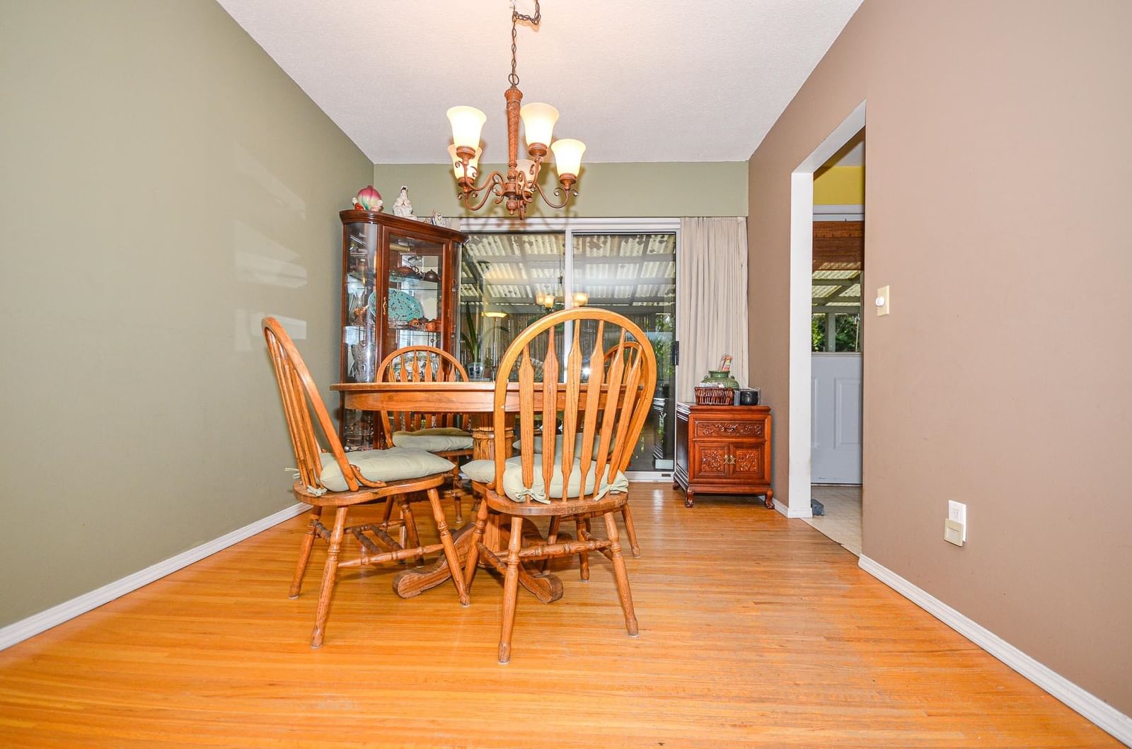 Listing Image 8