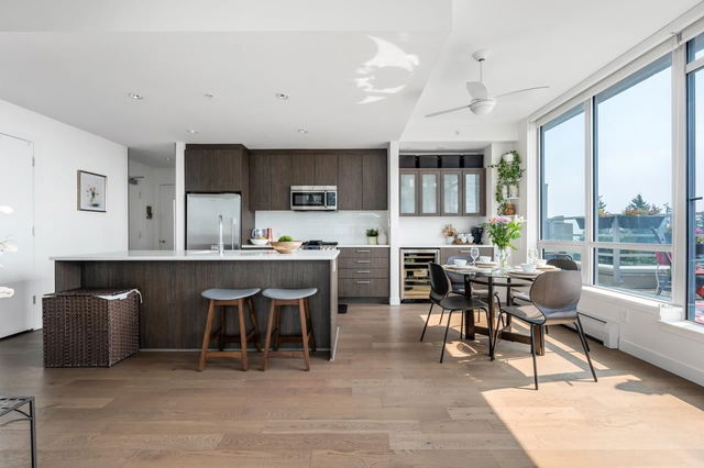 1602 - 9060 University Crescent