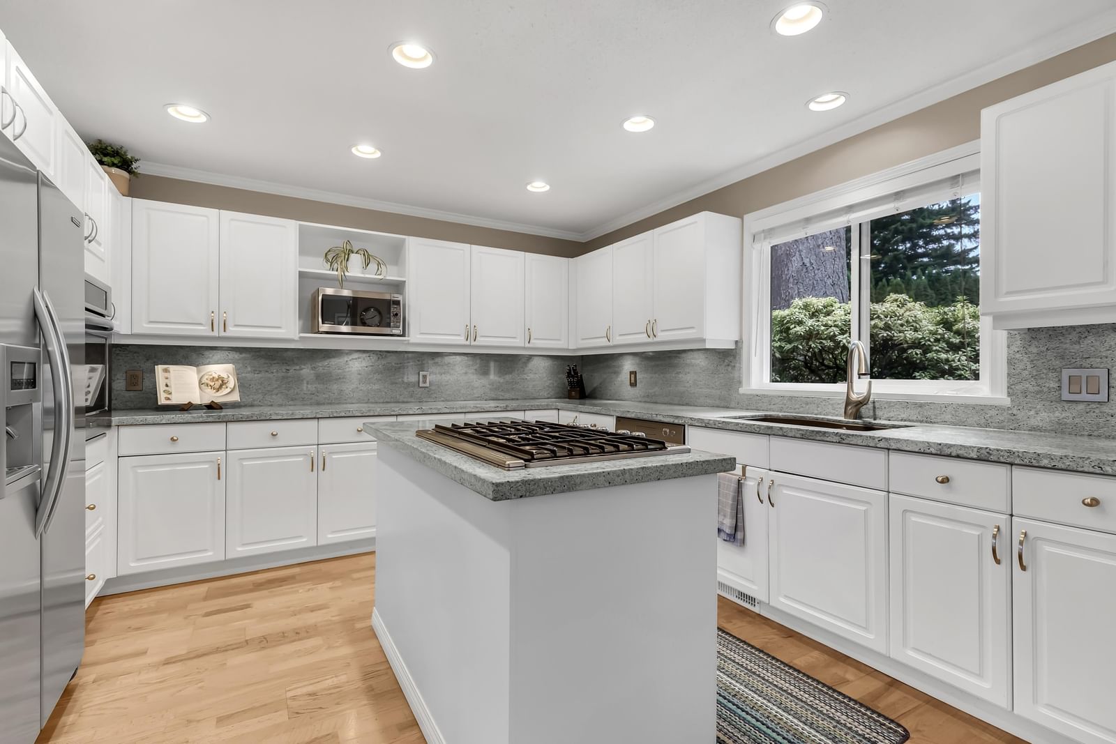 Listing Image 9