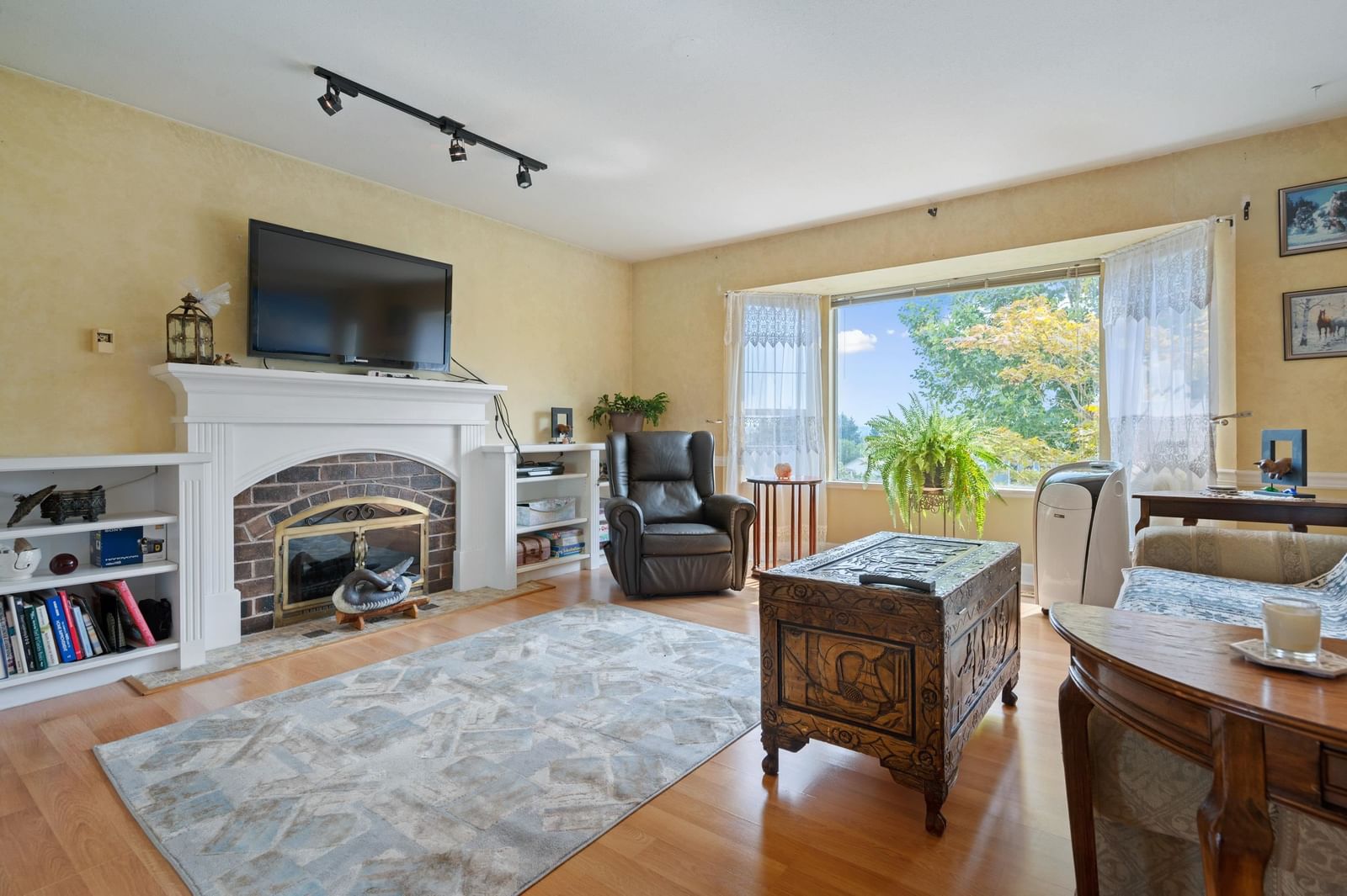 Listing Image 6