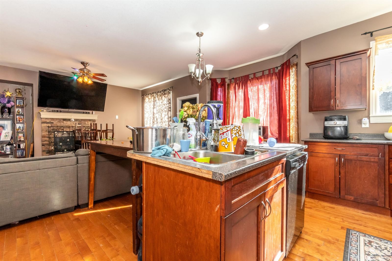 Listing Image 11