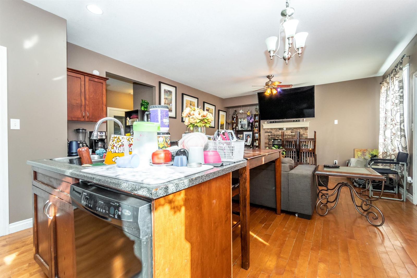 Listing Image 9