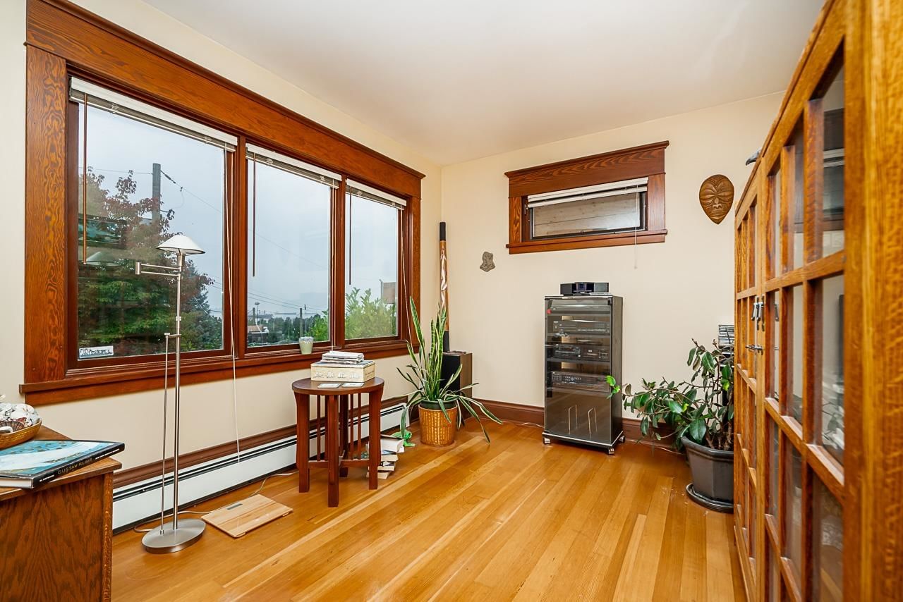 Listing Image 8