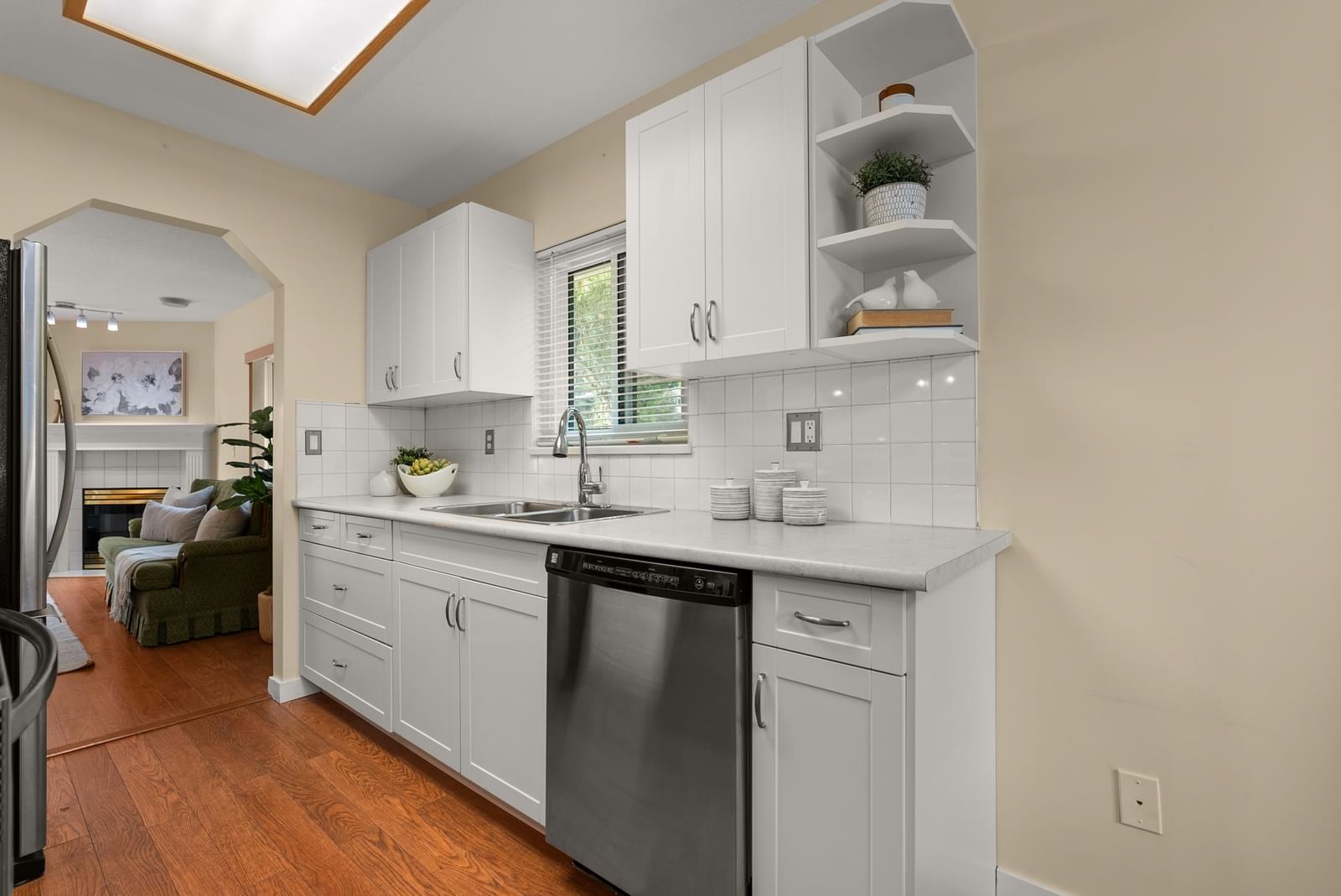 Listing Image 11