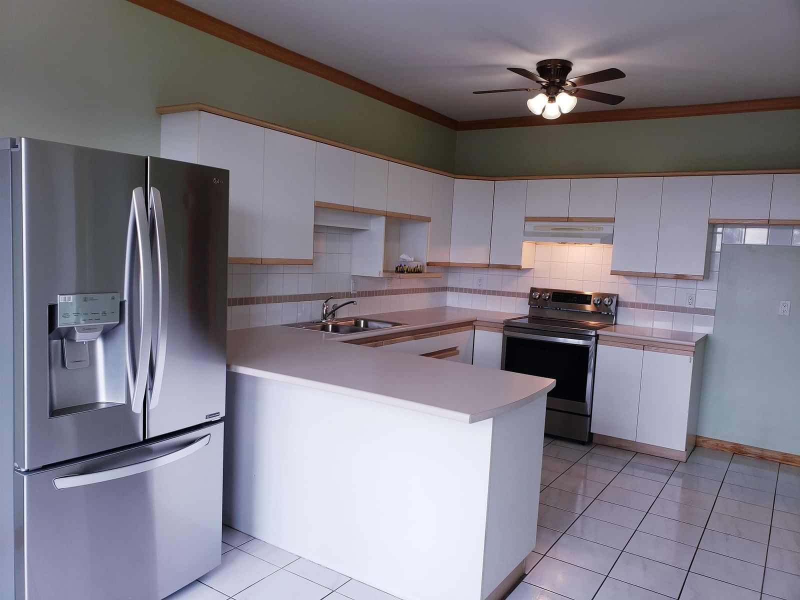Listing Image 12