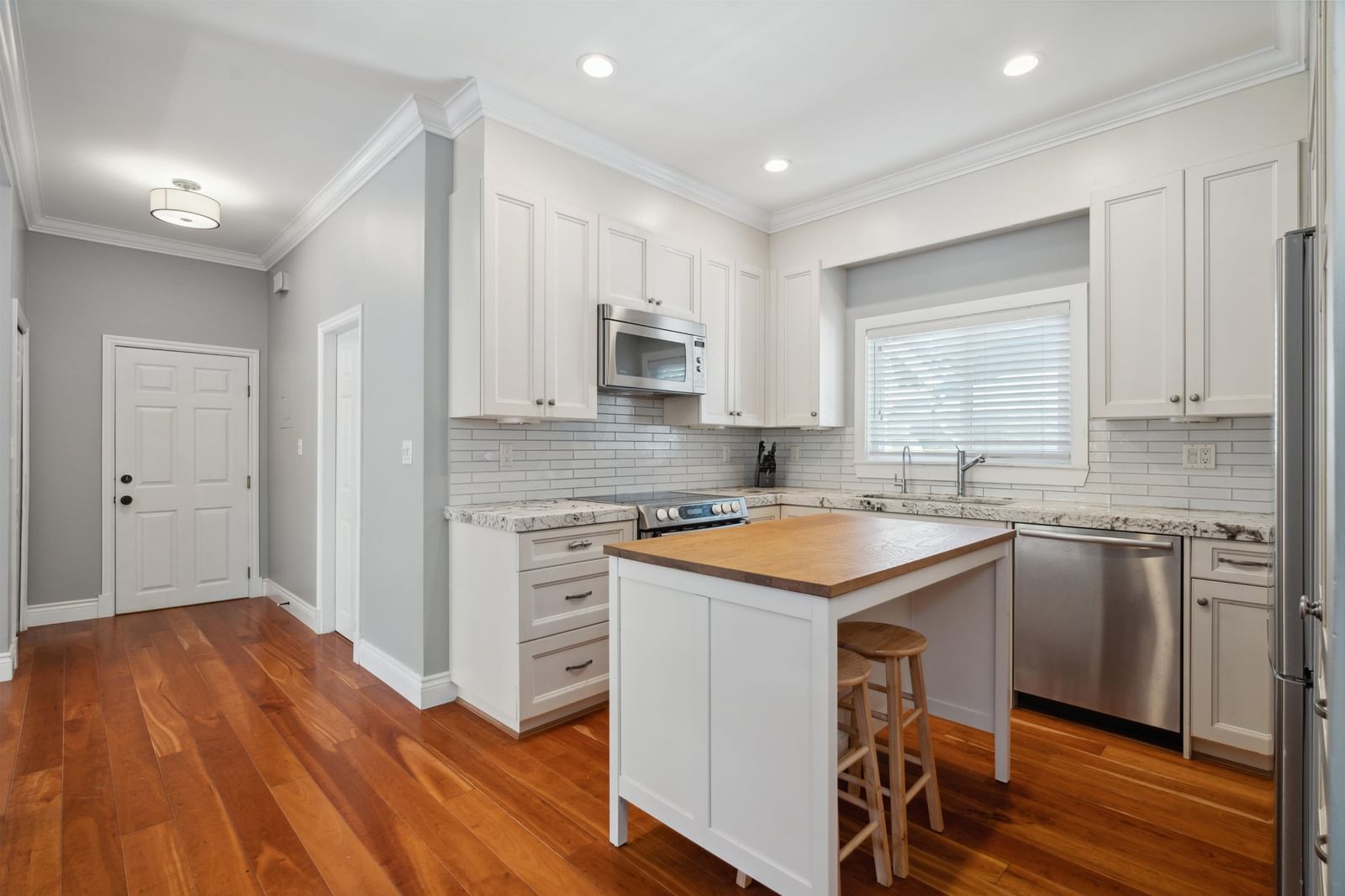 Listing Image 15