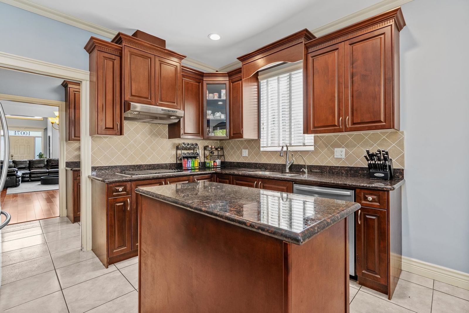 Listing Image 15