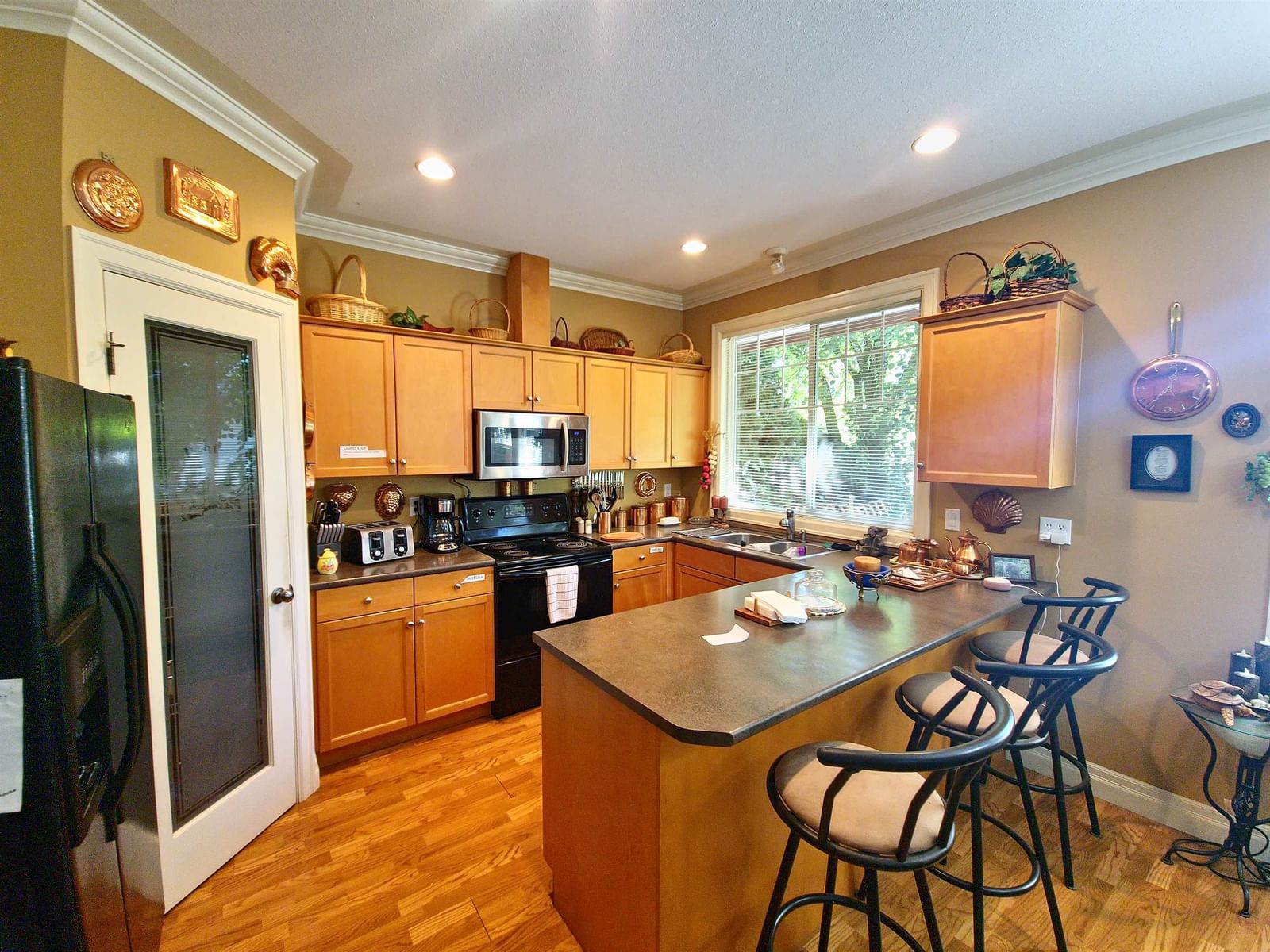 Listing Image 4