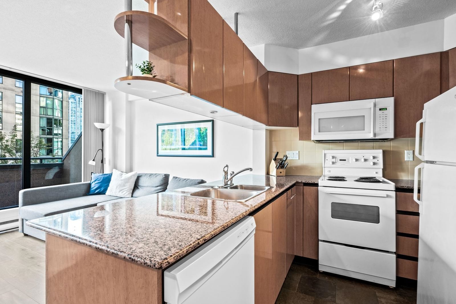 Listing Image 5