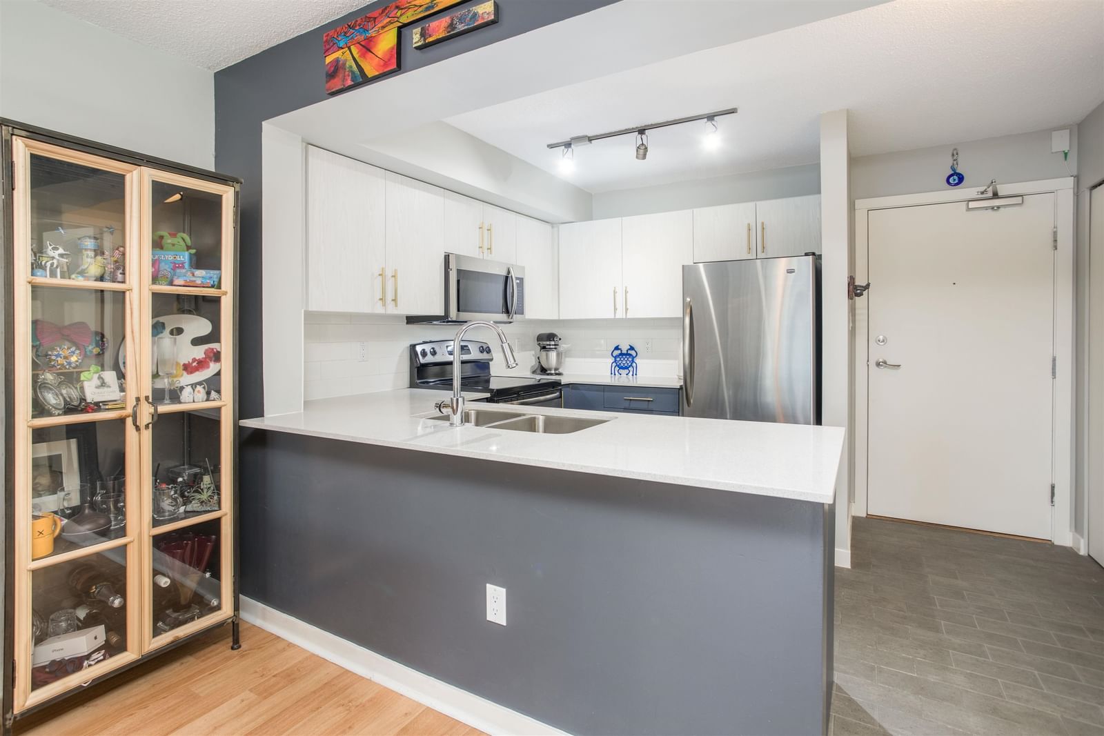 Listing Image 5
