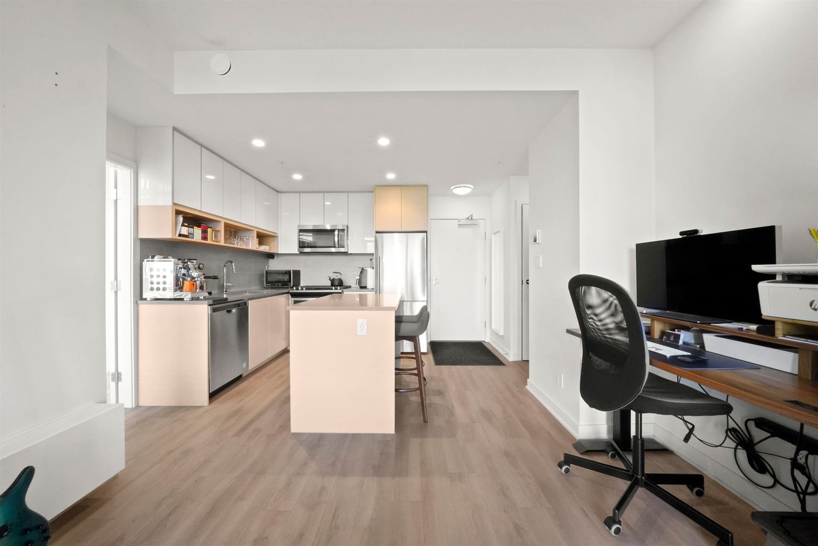 Listing Image 10