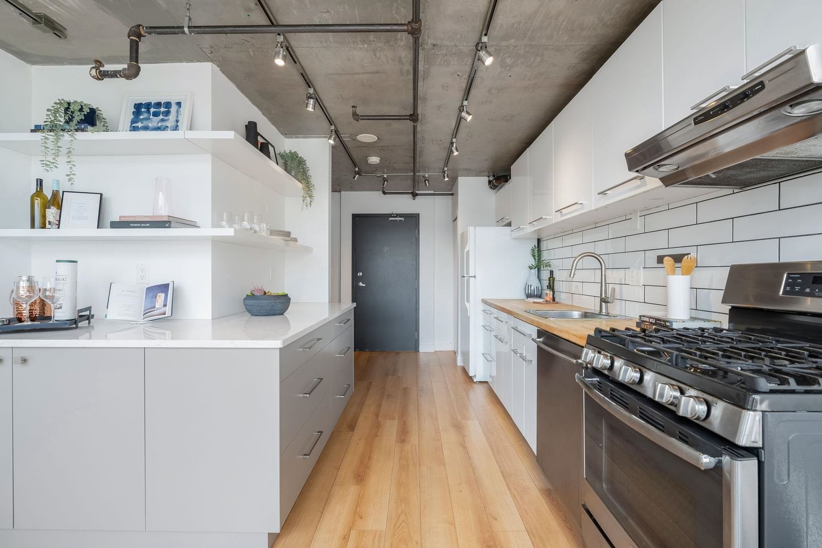 Listing Image 10