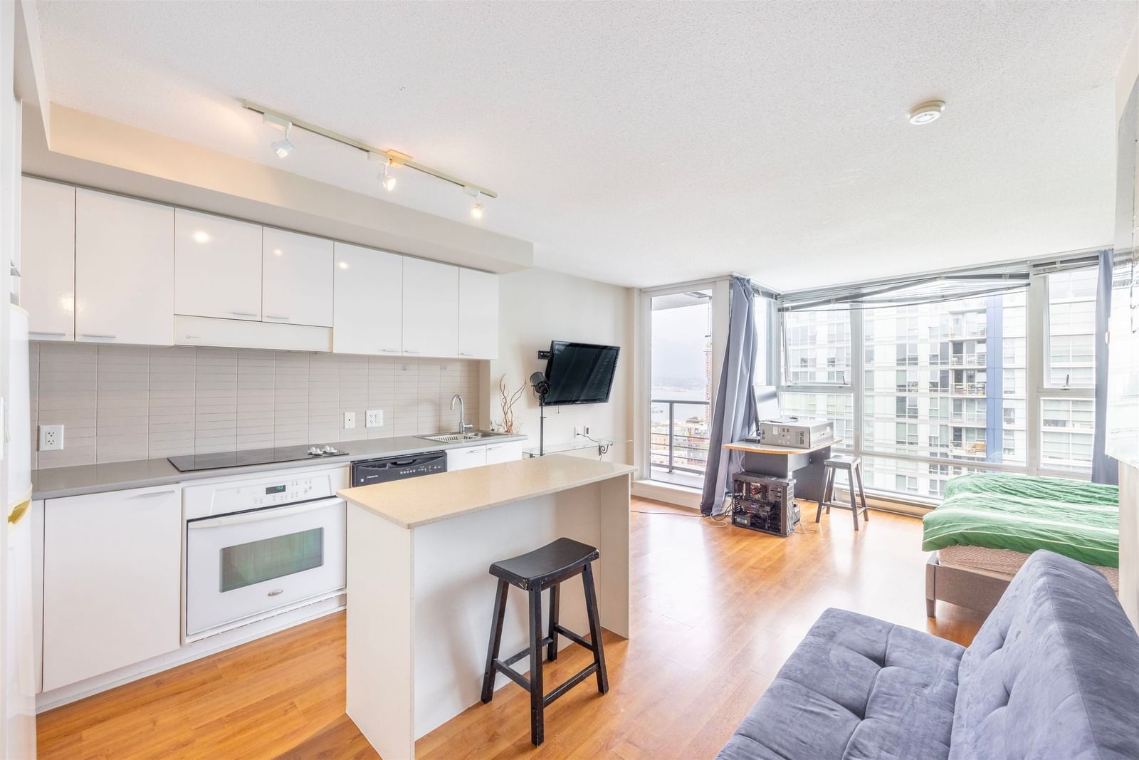 Listing Image 10