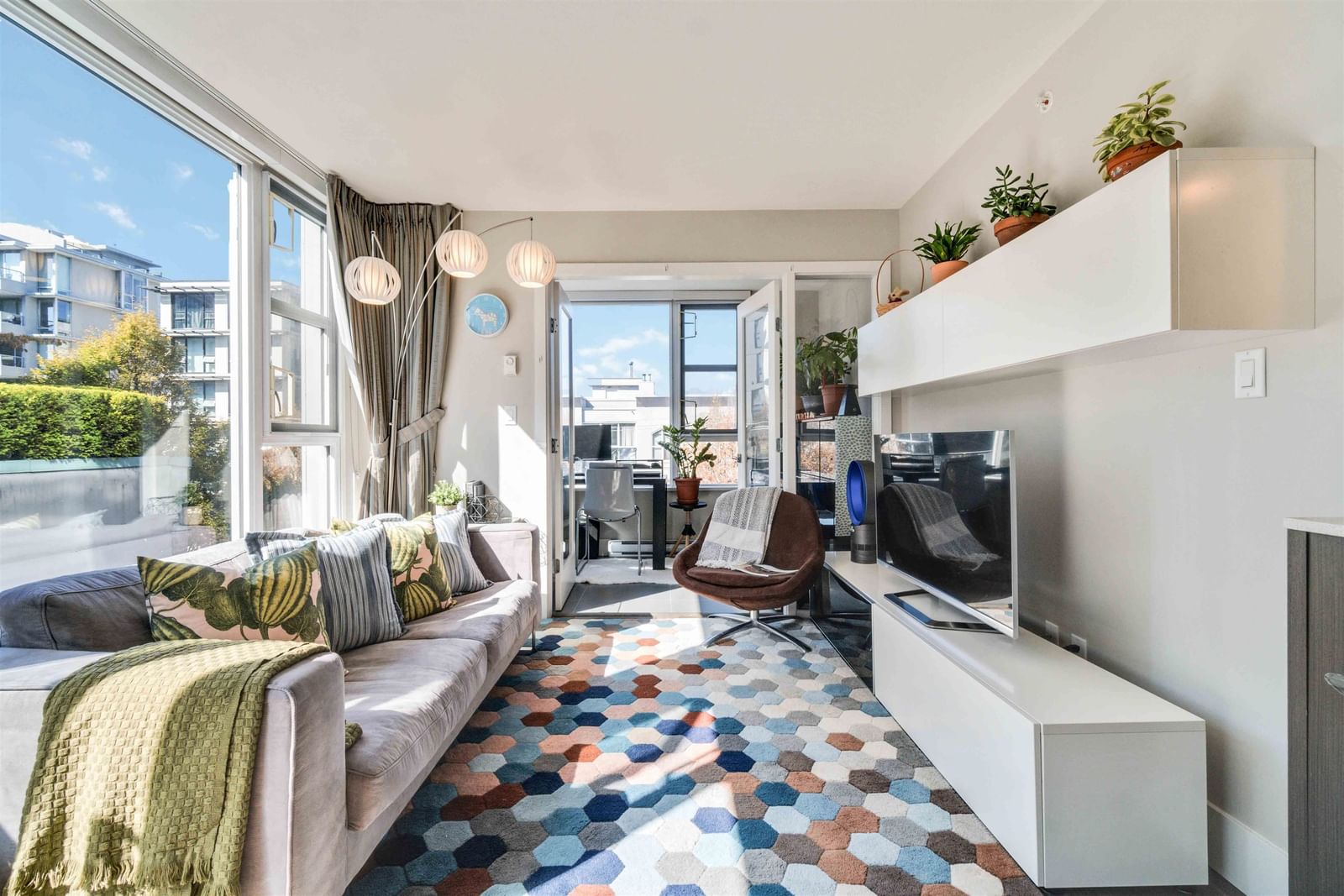 Listing Image 10