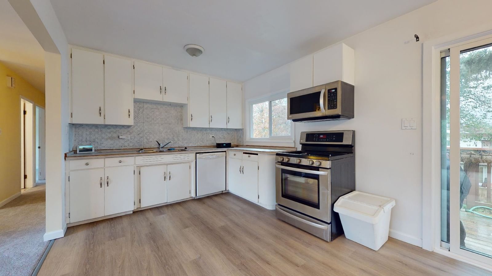 Listing Image 8