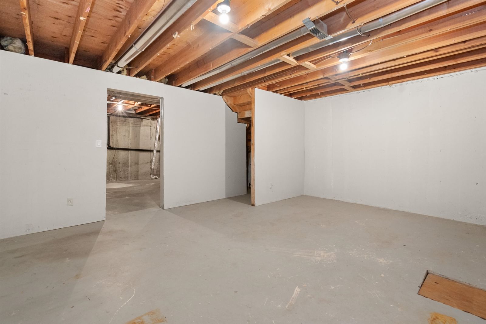 Listing Image 24